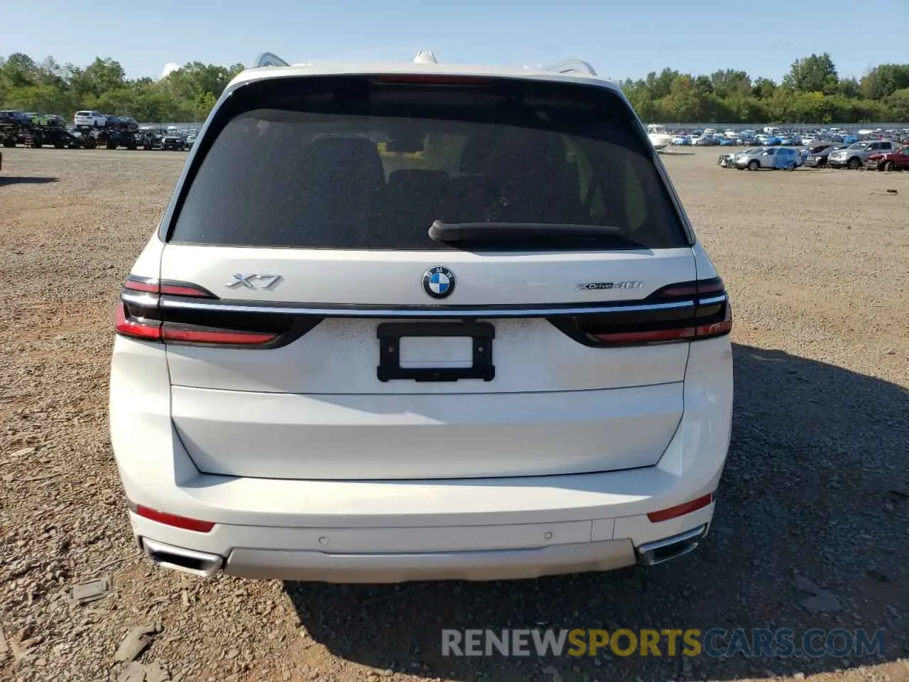 6 Photograph of a damaged car 5UX23EM09P9P28850 BMW X7 2023