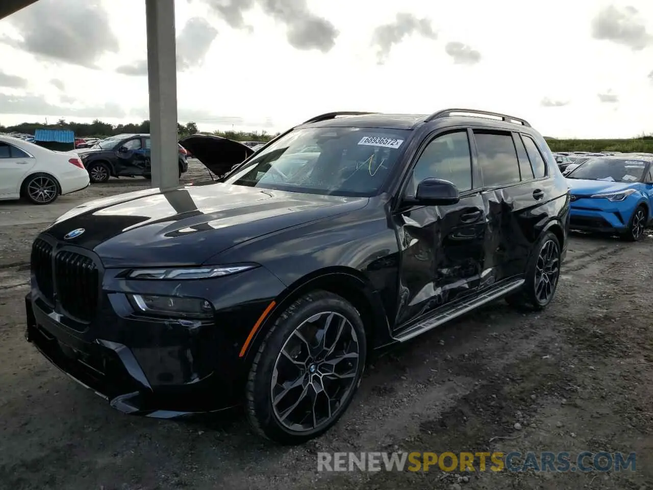 1 Photograph of a damaged car 5UX23EM0XP9P28307 BMW X7 2023
