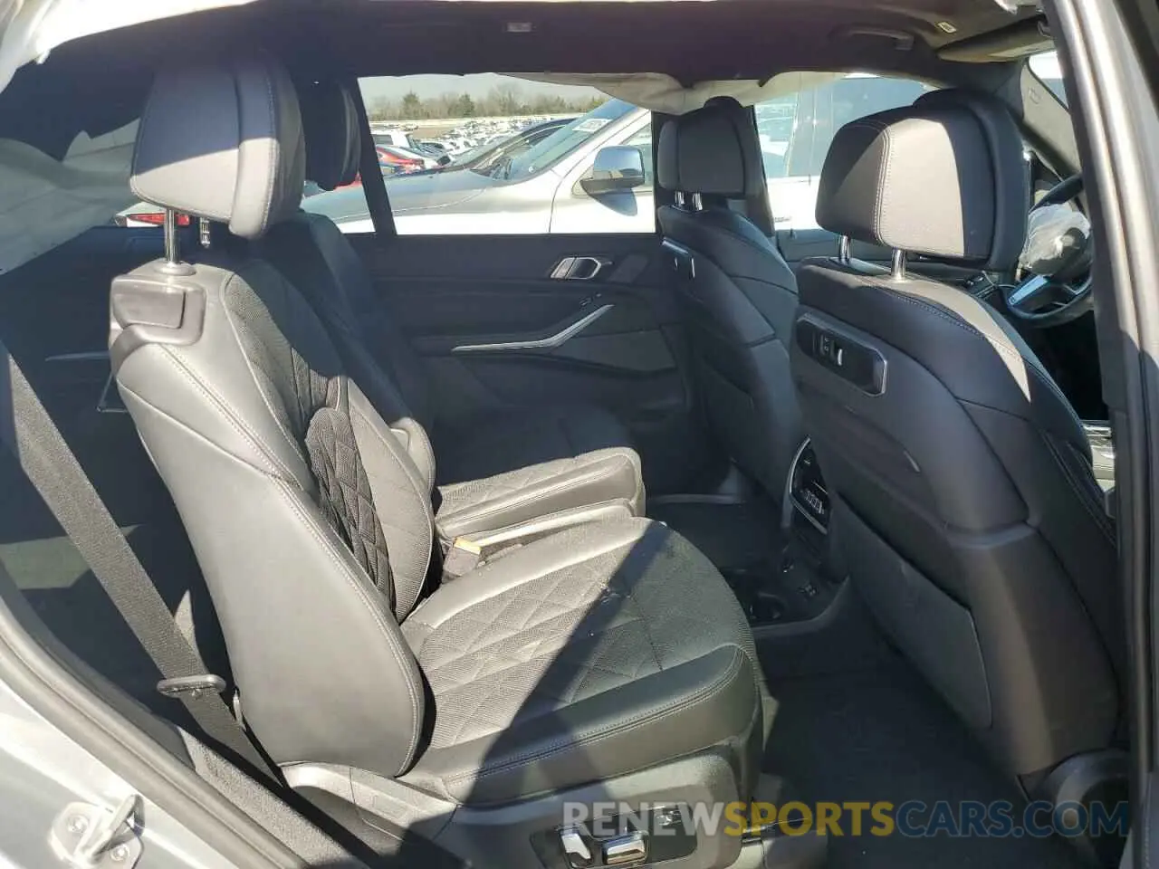 11 Фотография поврежденного автомобиля 5UX23EM00R9S28952 BMW X7 2024