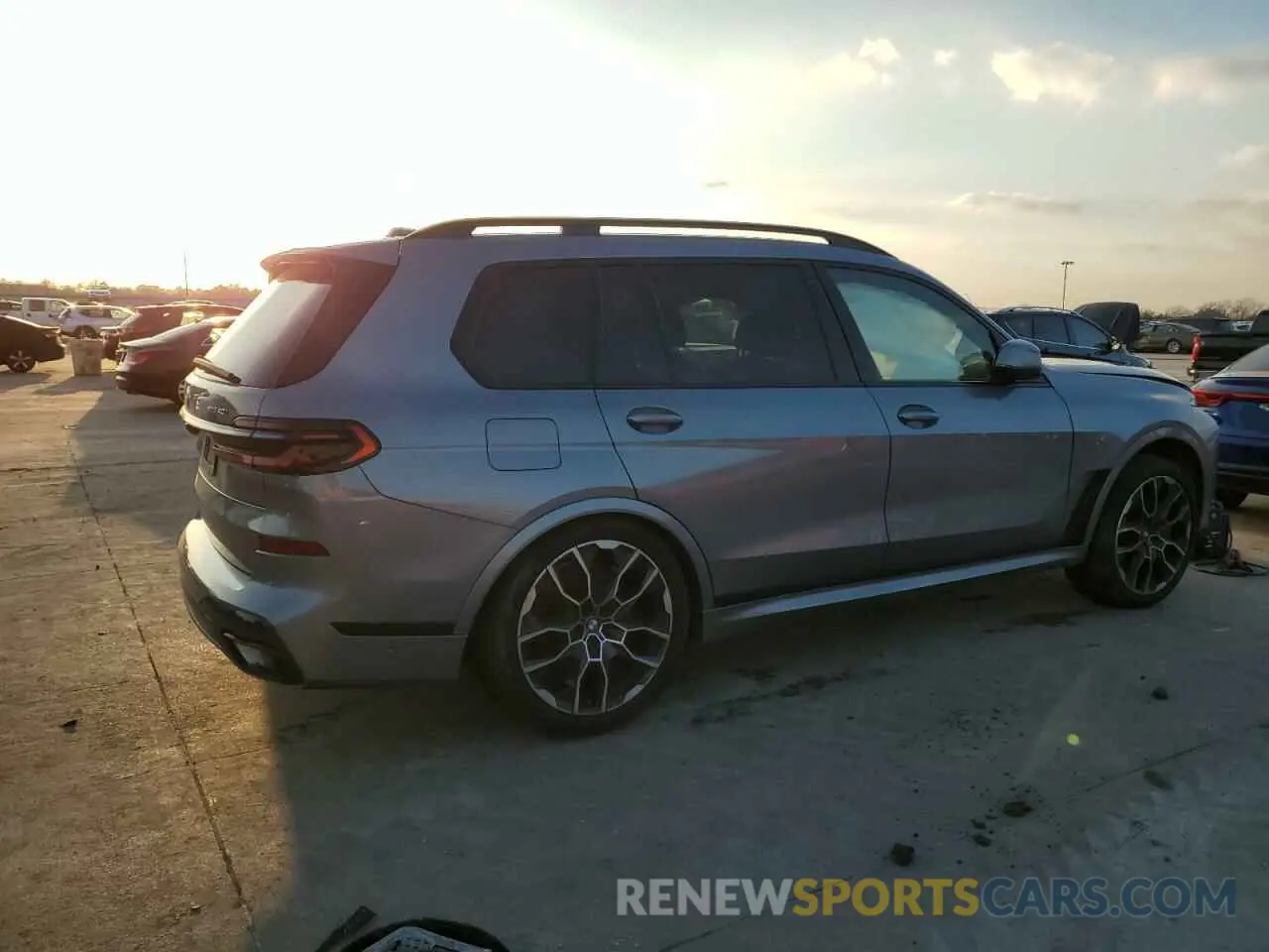 3 Фотография поврежденного автомобиля 5UX23EM00R9S28952 BMW X7 2024