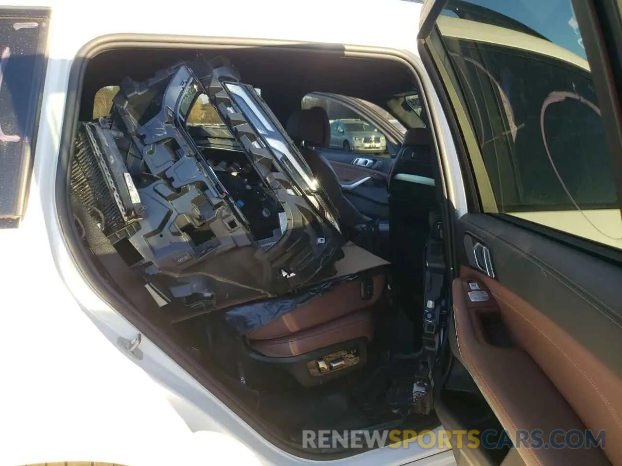 11 Photograph of a damaged car 5UX23EM01R9T77466 BMW X7 2024