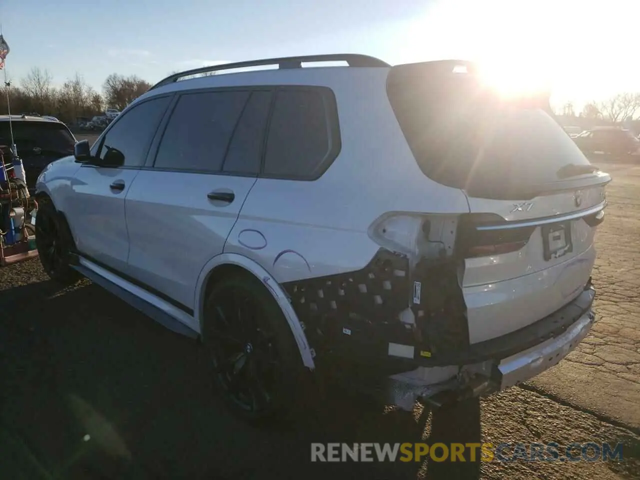 2 Photograph of a damaged car 5UX23EM01R9T77466 BMW X7 2024