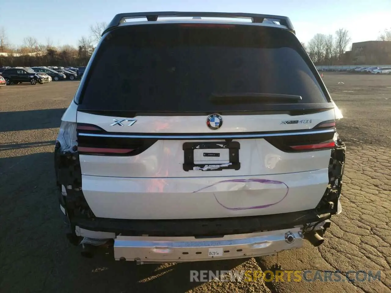 6 Photograph of a damaged car 5UX23EM01R9T77466 BMW X7 2024