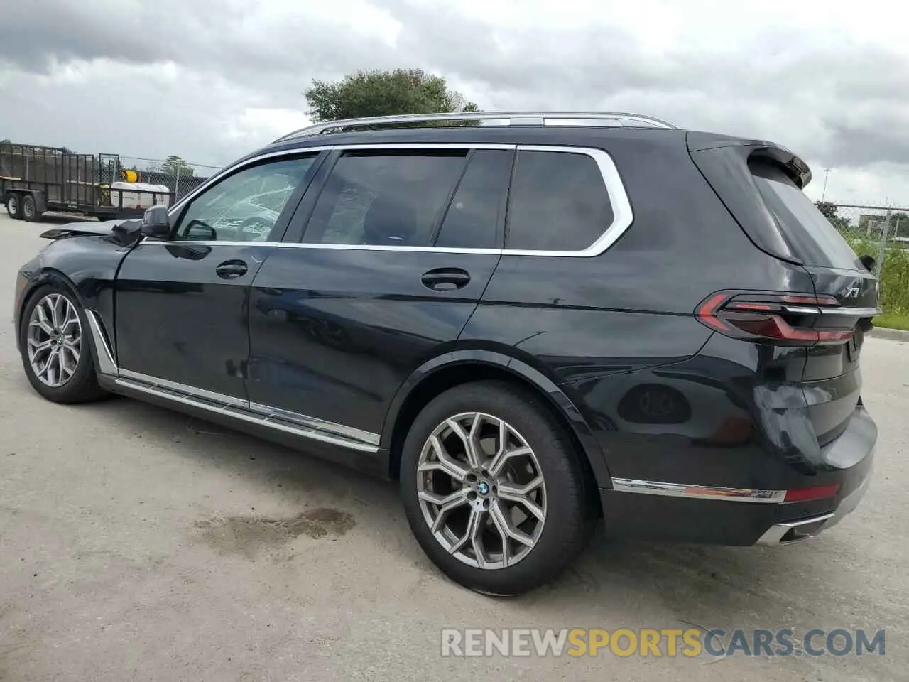 2 Photograph of a damaged car 5UX23EM01R9V45963 BMW X7 2024