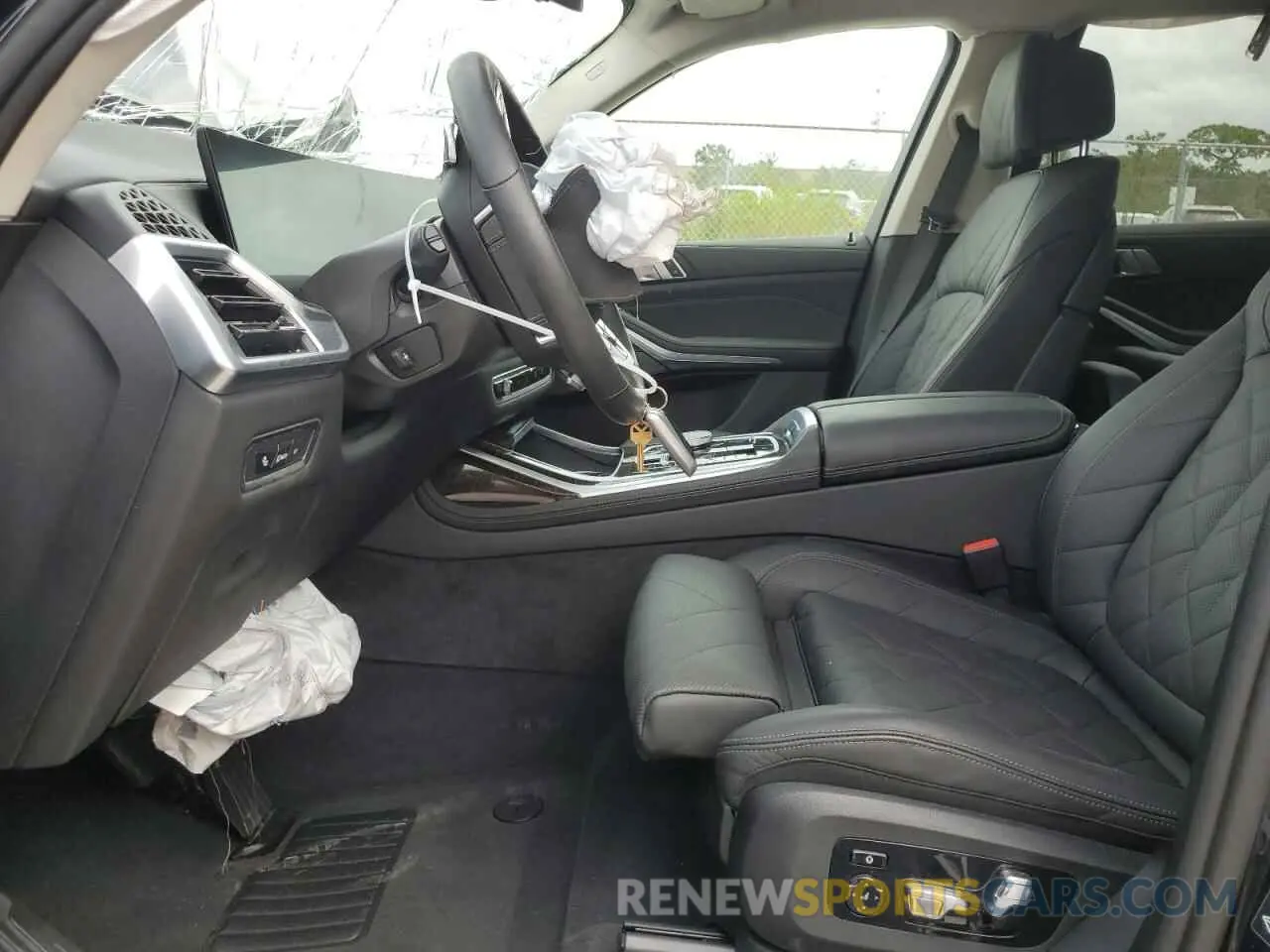 7 Photograph of a damaged car 5UX23EM01R9V45963 BMW X7 2024