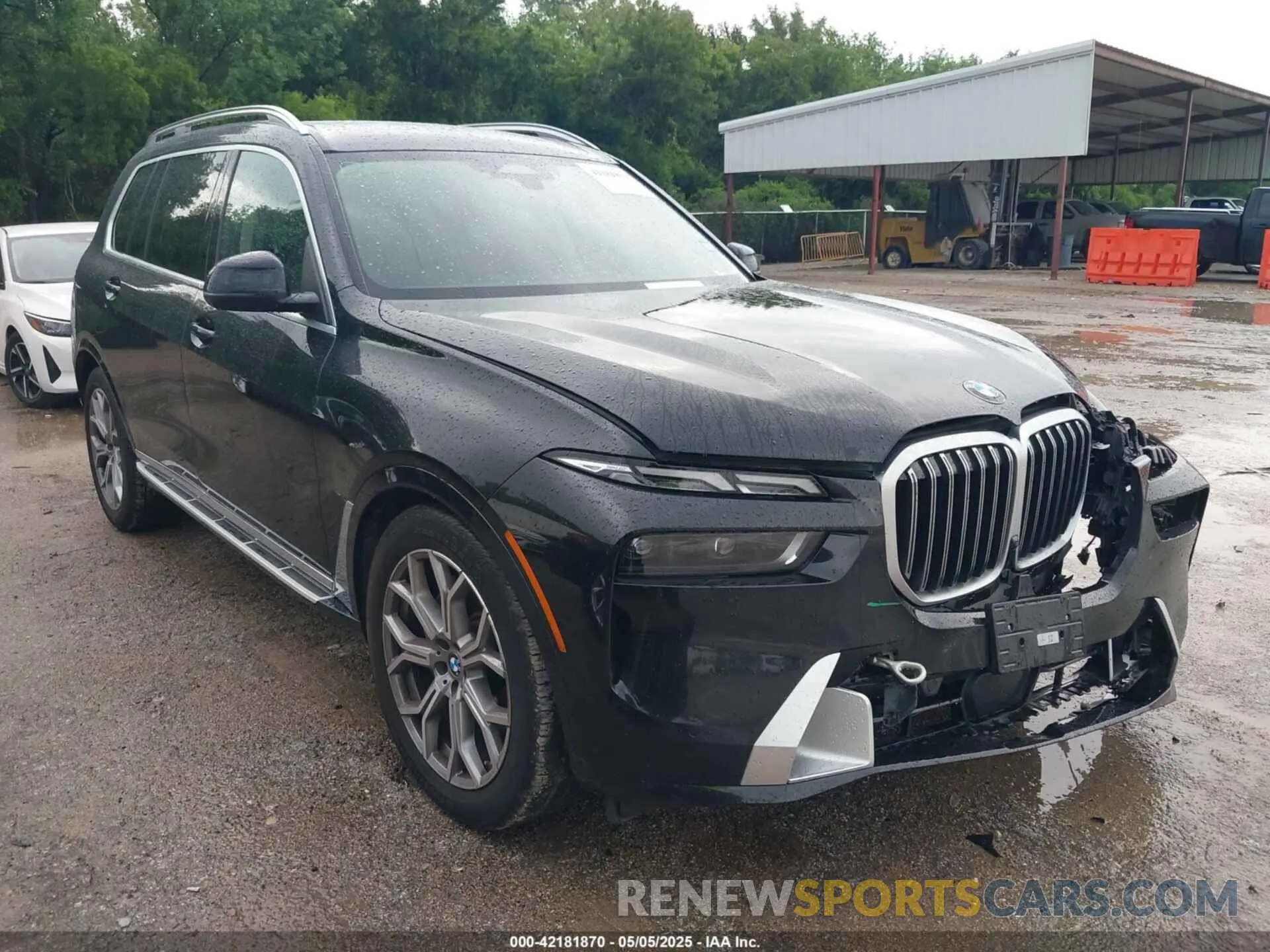 1 Photograph of a damaged car 5UX23EM02R9U56838 BMW X7 2024