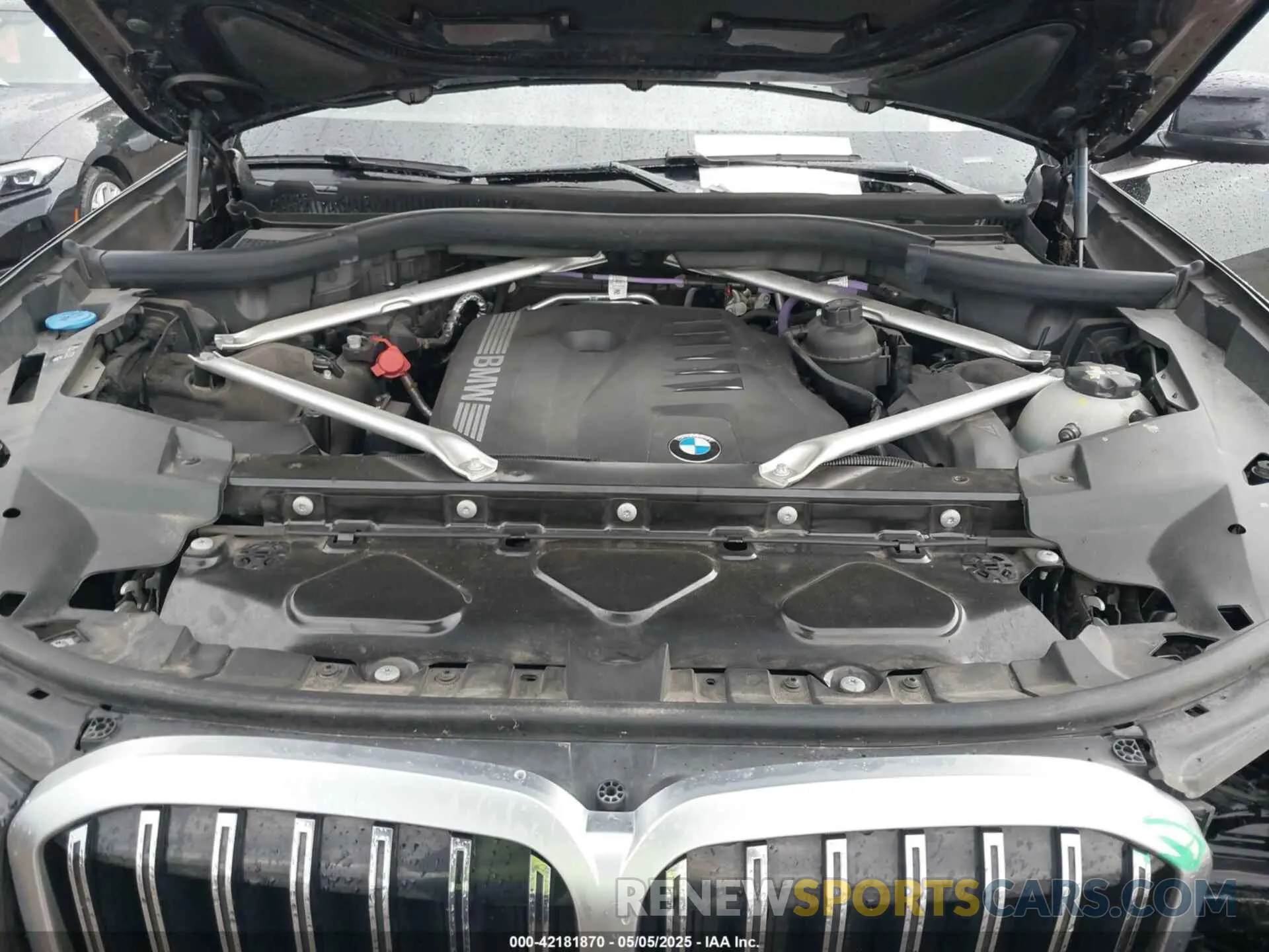 10 Photograph of a damaged car 5UX23EM02R9U56838 BMW X7 2024