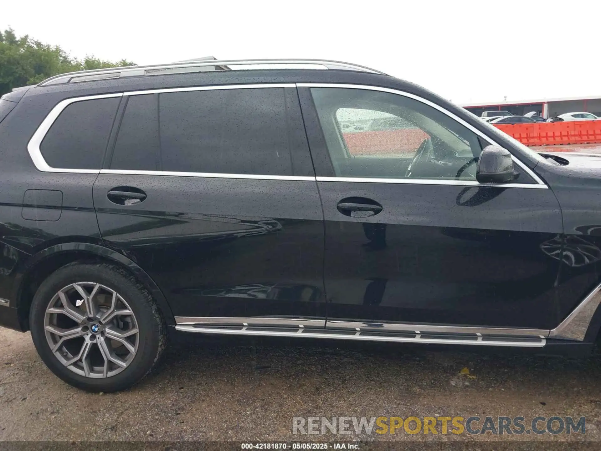 13 Photograph of a damaged car 5UX23EM02R9U56838 BMW X7 2024