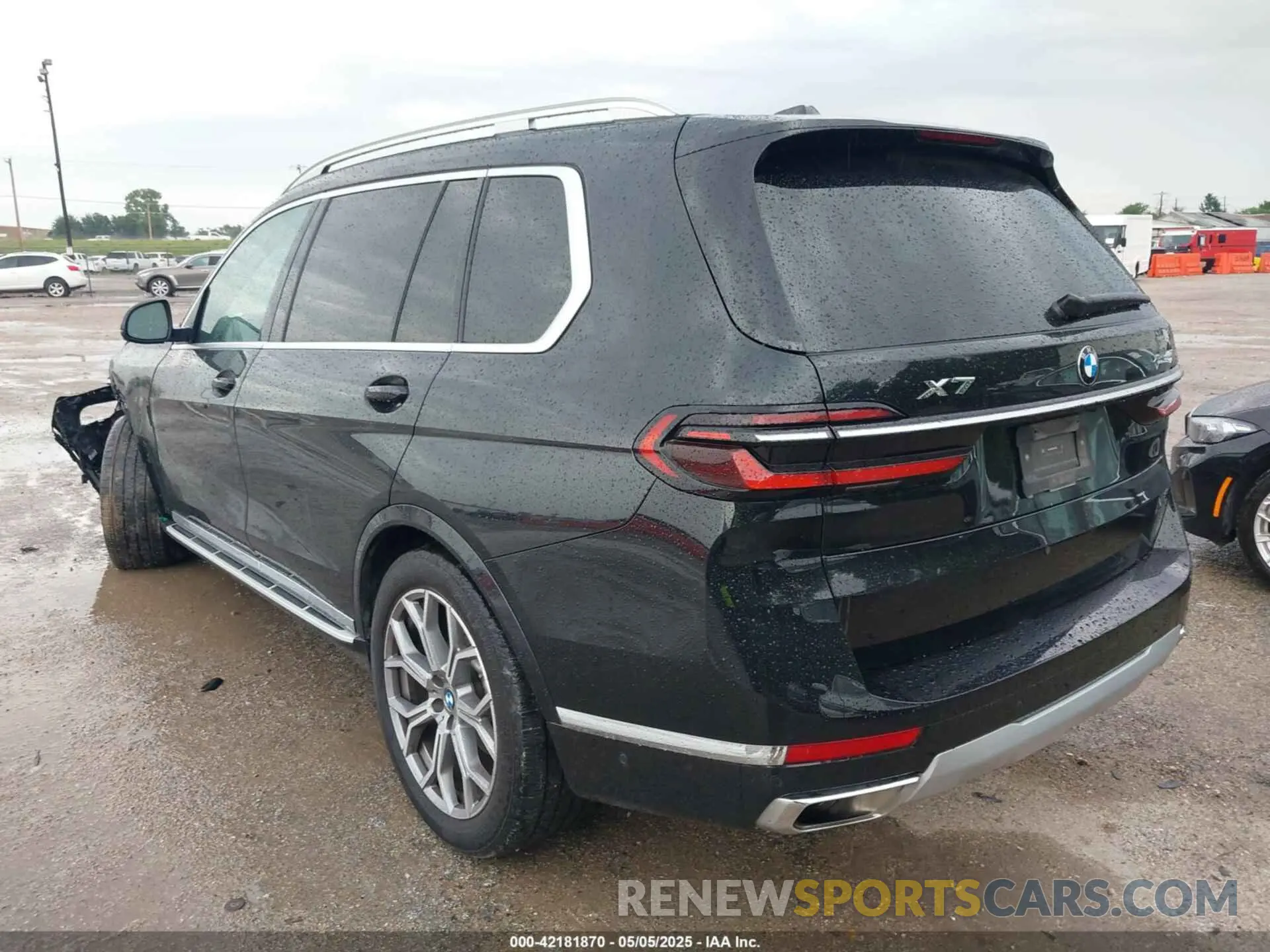 3 Photograph of a damaged car 5UX23EM02R9U56838 BMW X7 2024