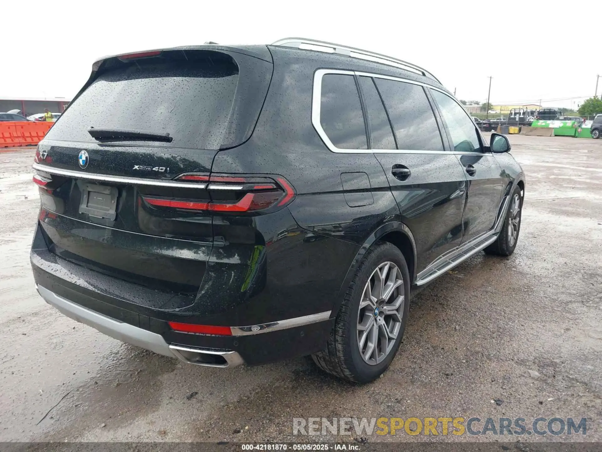 4 Photograph of a damaged car 5UX23EM02R9U56838 BMW X7 2024