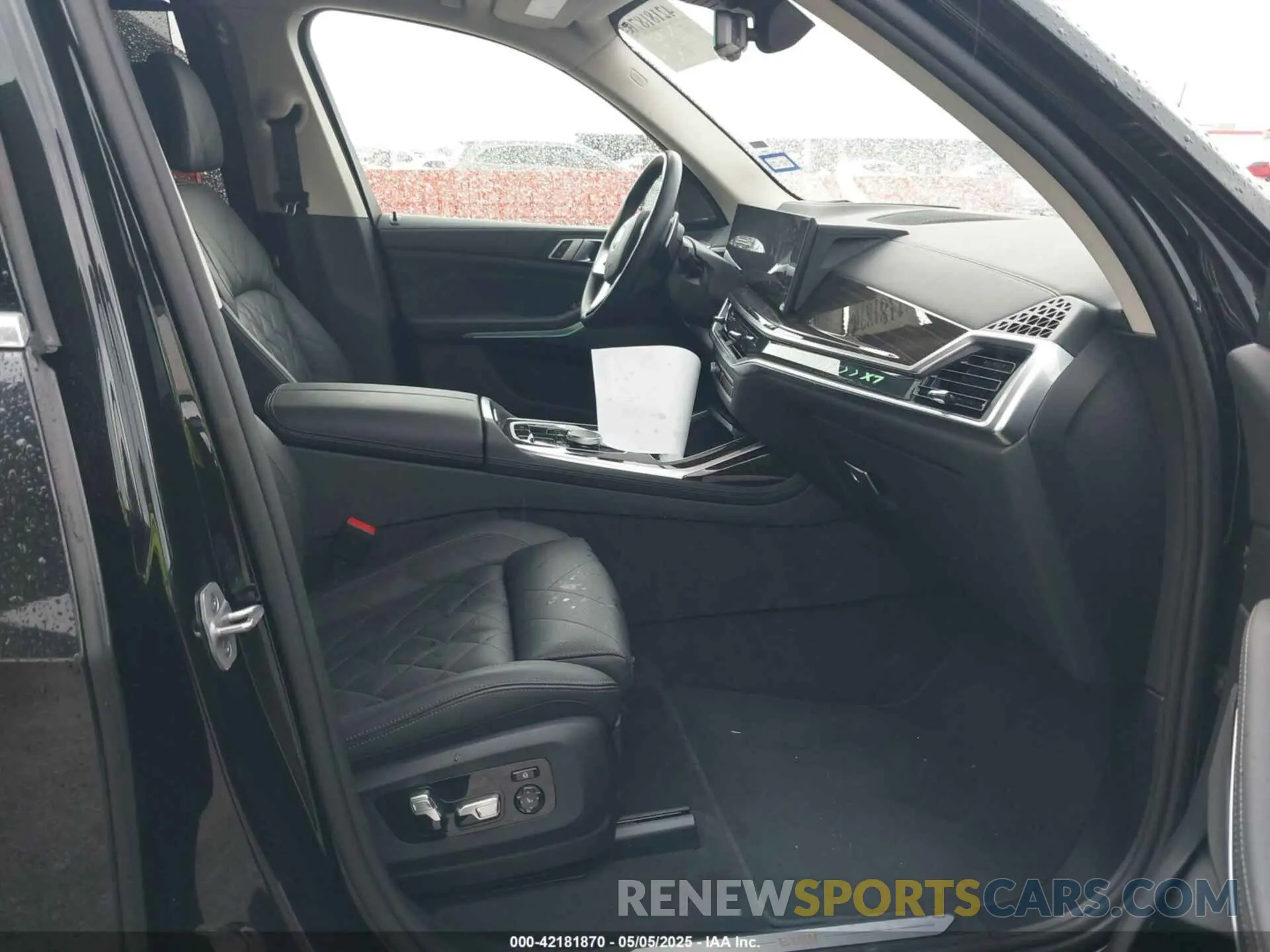 5 Photograph of a damaged car 5UX23EM02R9U56838 BMW X7 2024