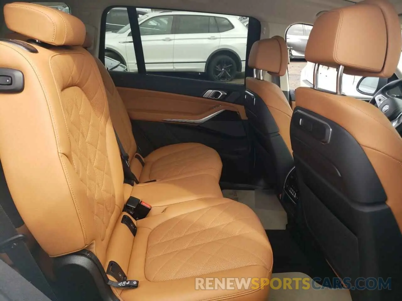 11 Фотография поврежденного автомобиля 5UX23EM05R9T00924 BMW X7 2024