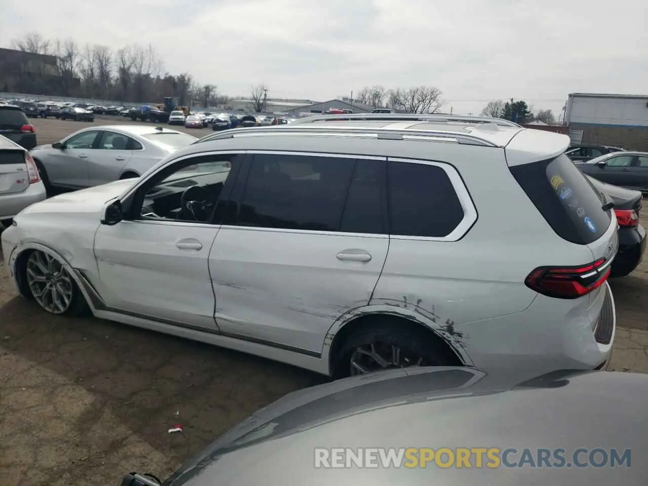 2 Фотография поврежденного автомобиля 5UX23EM05R9T00924 BMW X7 2024