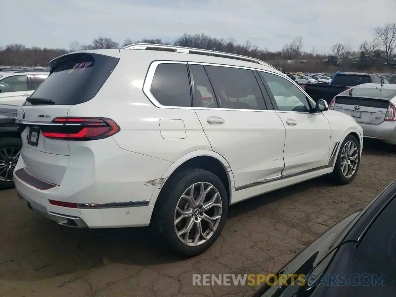 3 Фотография поврежденного автомобиля 5UX23EM05R9T00924 BMW X7 2024