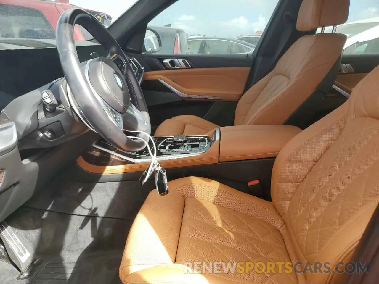 7 Photograph of a damaged car 5UX23EM05R9T35303 BMW X7 2024