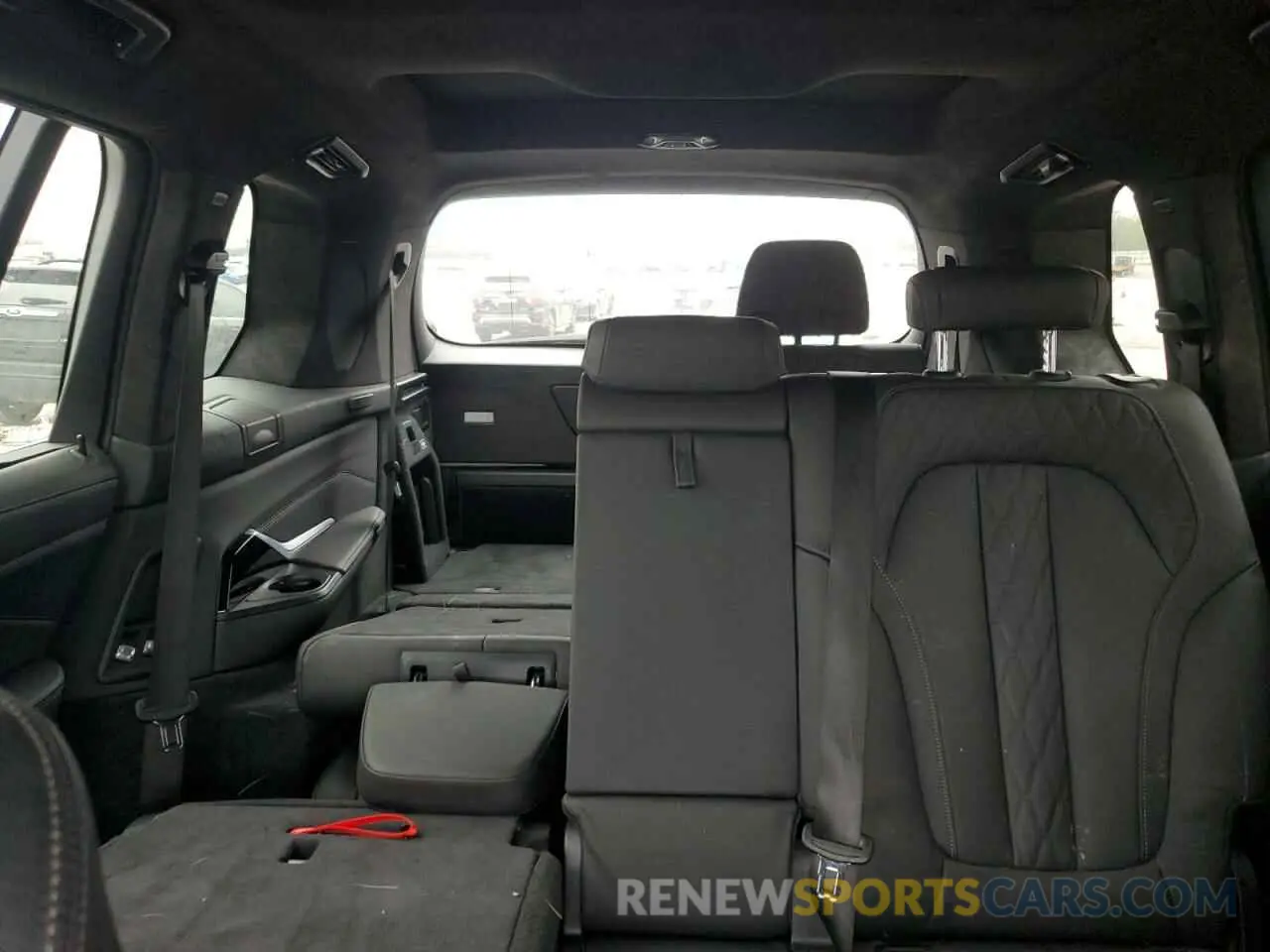 10 Фотография поврежденного автомобиля 5UX23EM06R9S67707 BMW X7 2024