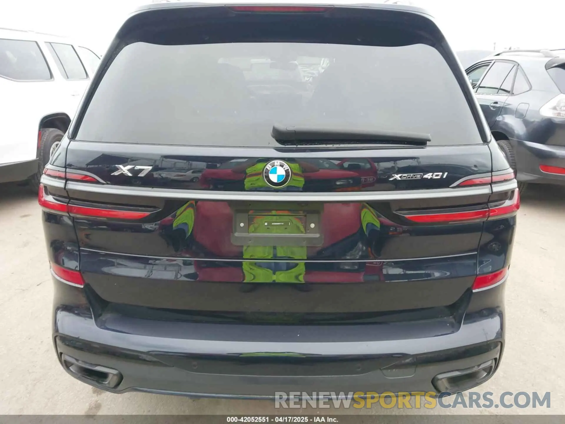 16 Photograph of a damaged car 5UX23EM06R9T77110 BMW X7 2024