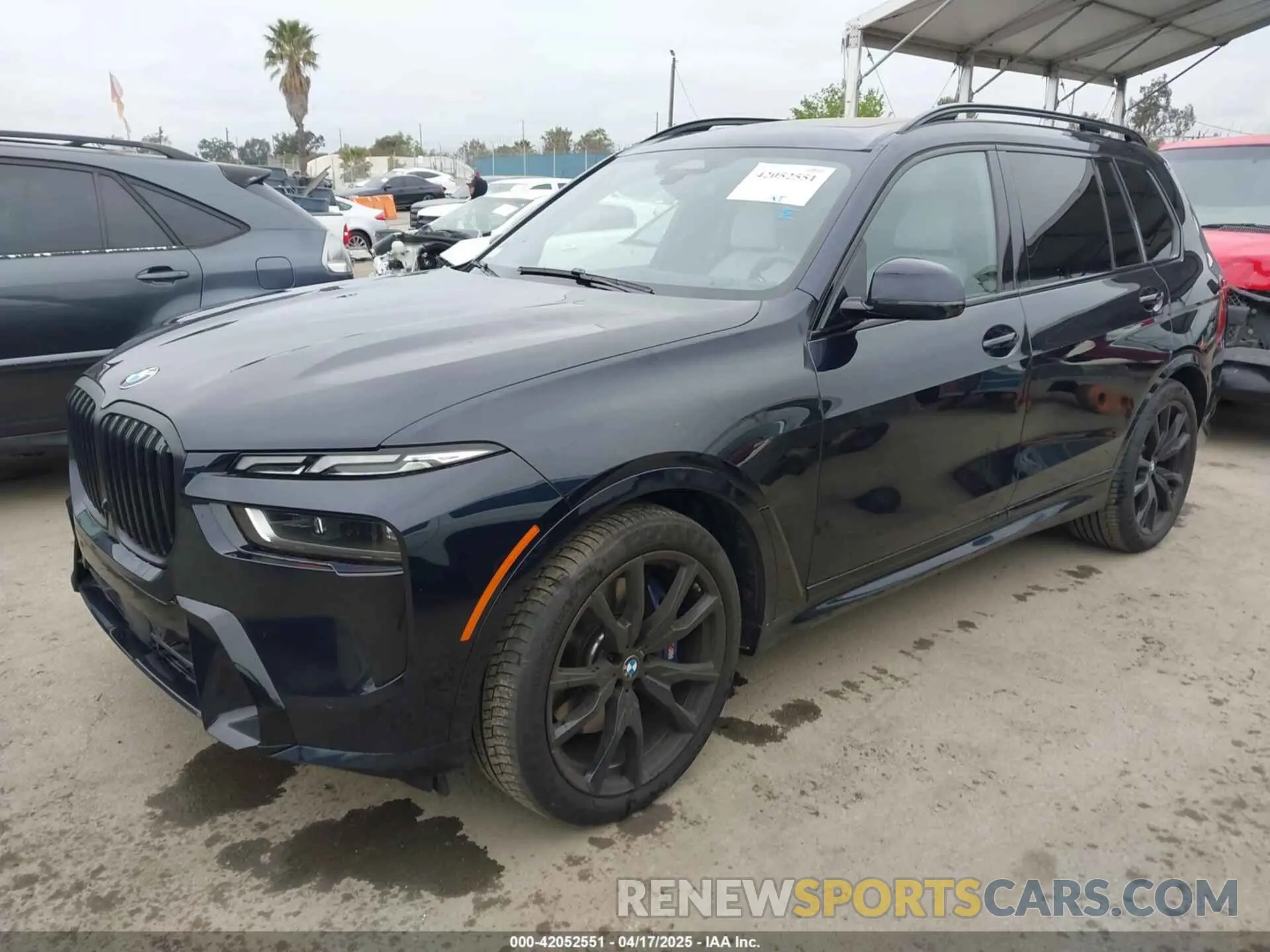 2 Photograph of a damaged car 5UX23EM06R9T77110 BMW X7 2024