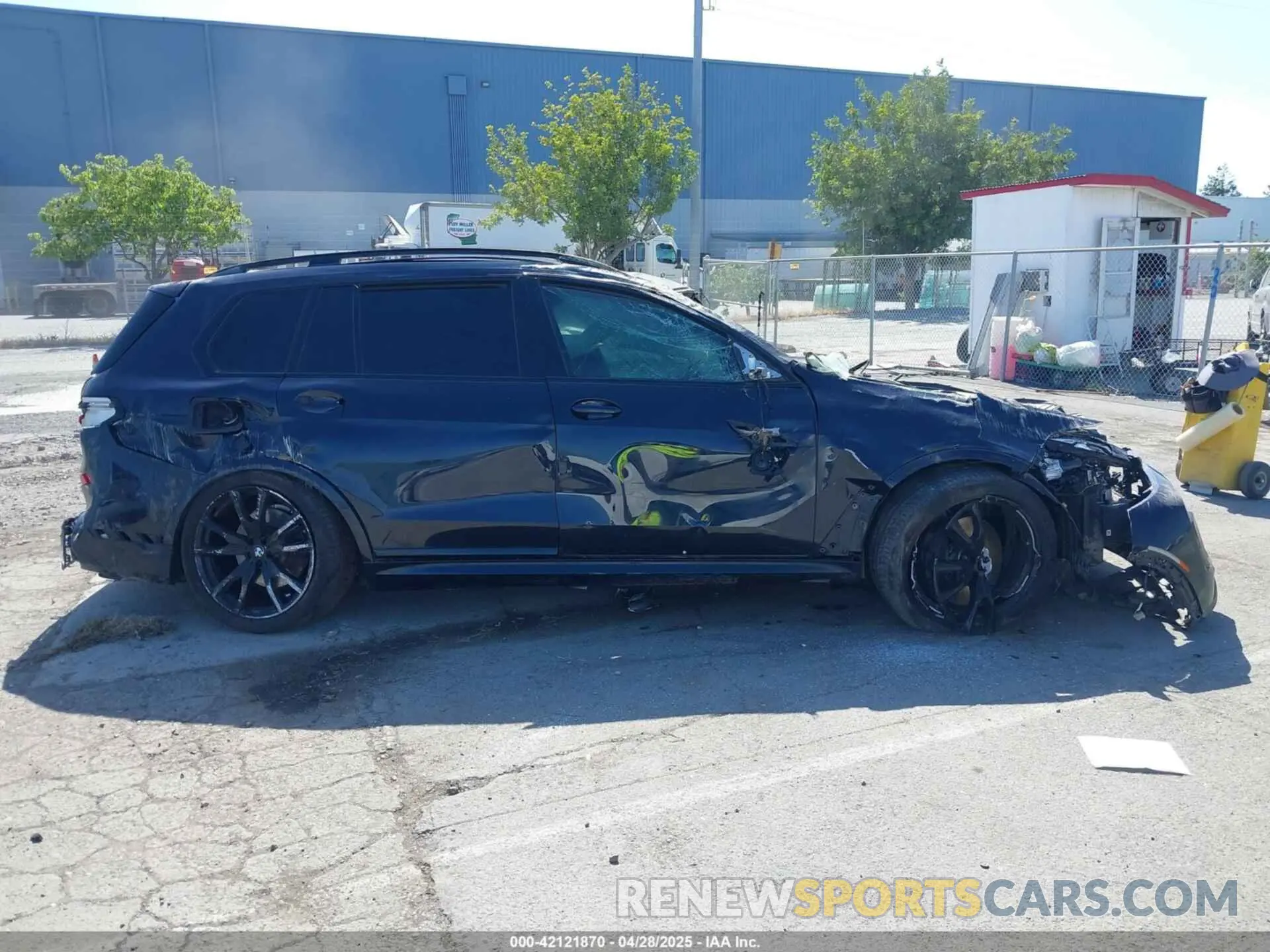 13 Photograph of a damaged car 5UX23EM06R9V71023 BMW X7 2024