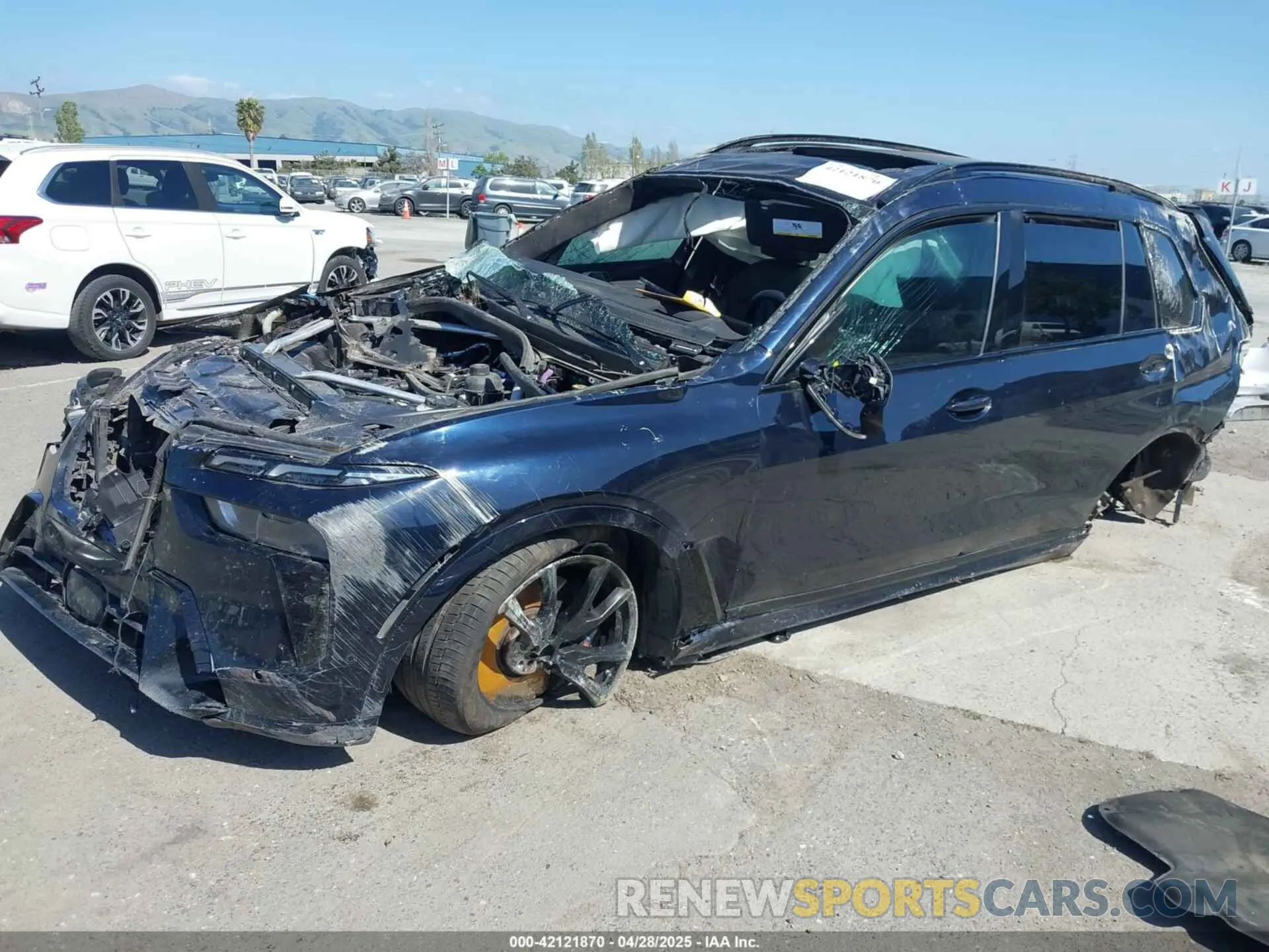2 Photograph of a damaged car 5UX23EM06R9V71023 BMW X7 2024