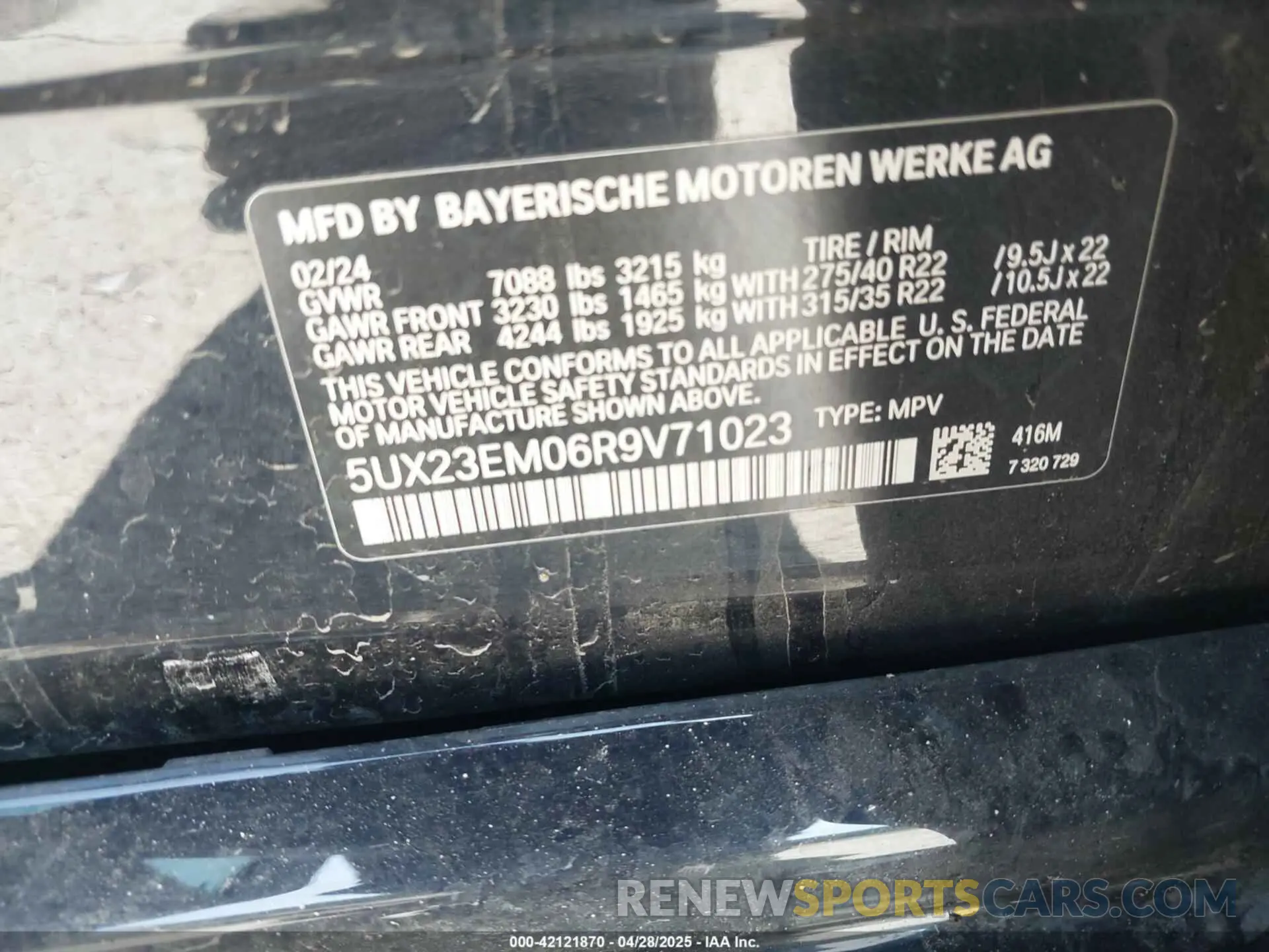 9 Photograph of a damaged car 5UX23EM06R9V71023 BMW X7 2024