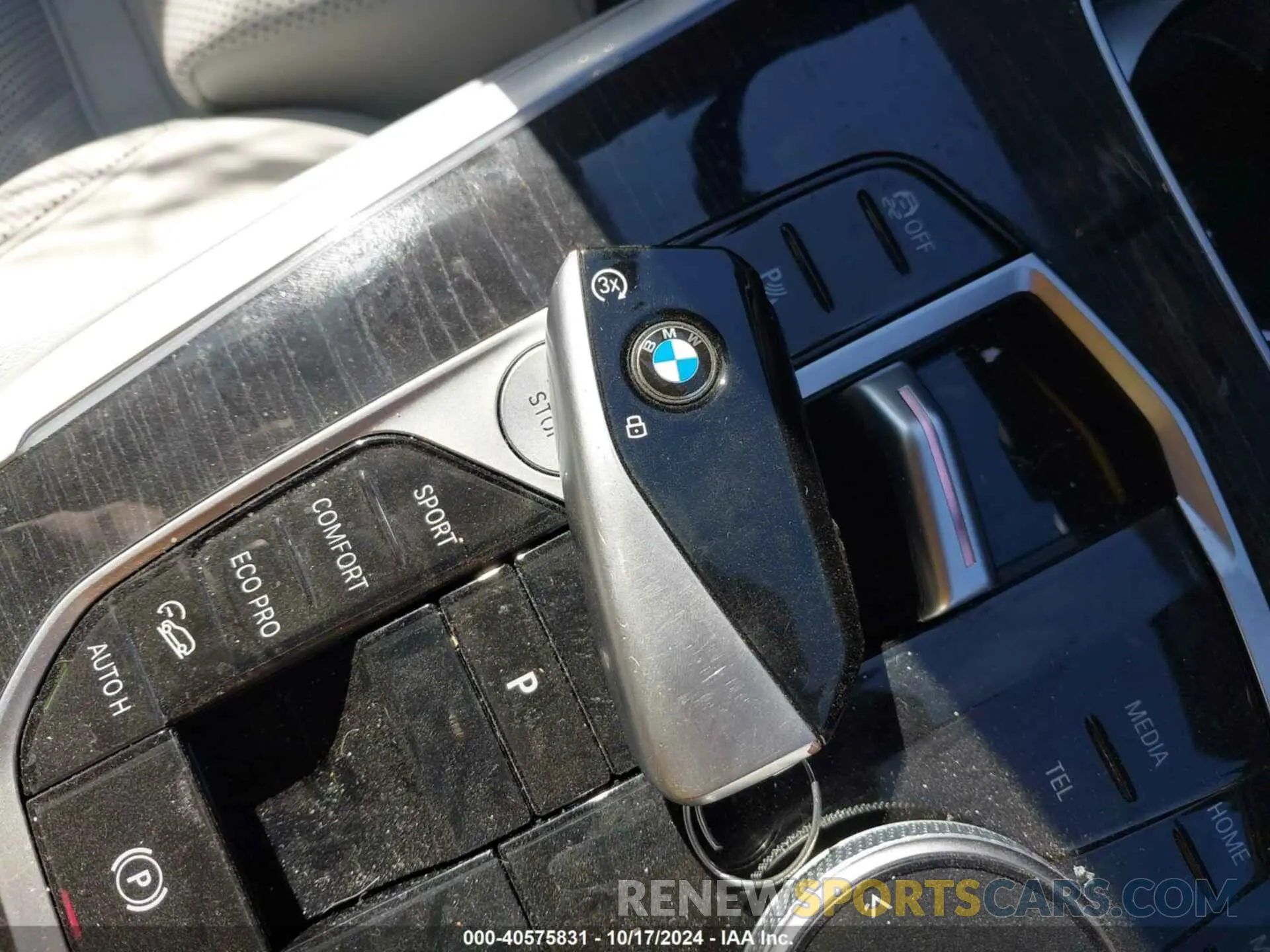 11 Photograph of a damaged car 5UX23EM07R9S29354 BMW X7 2024