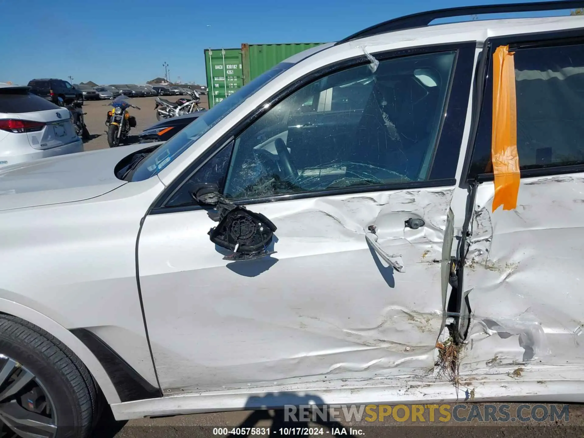 17 Photograph of a damaged car 5UX23EM07R9S29354 BMW X7 2024