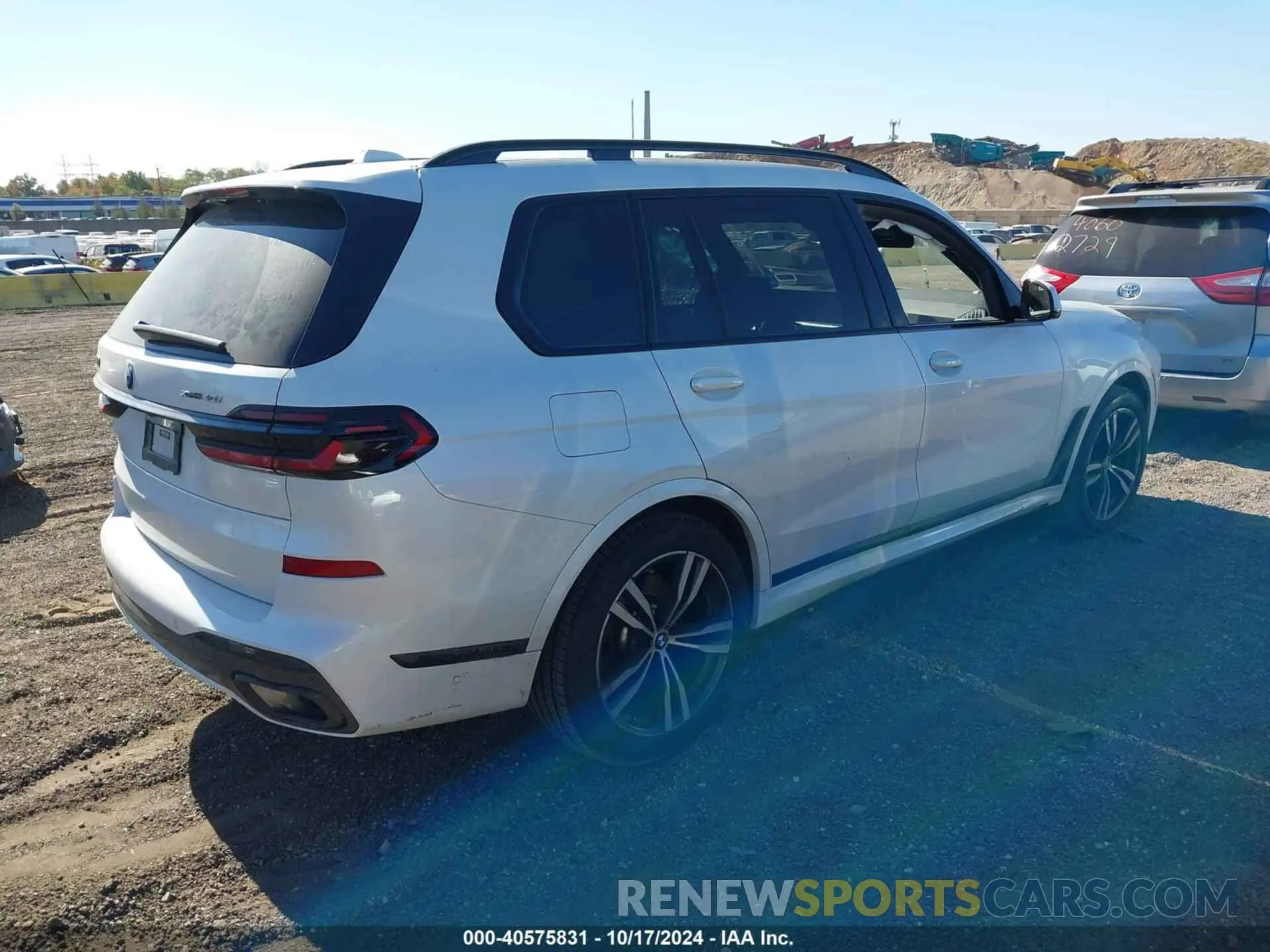 4 Photograph of a damaged car 5UX23EM07R9S29354 BMW X7 2024