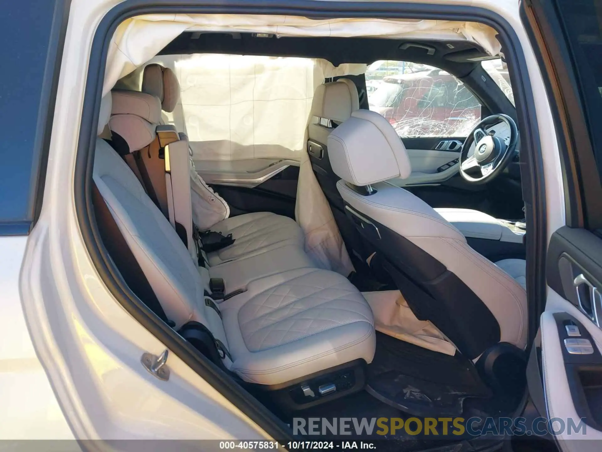 8 Photograph of a damaged car 5UX23EM07R9S29354 BMW X7 2024