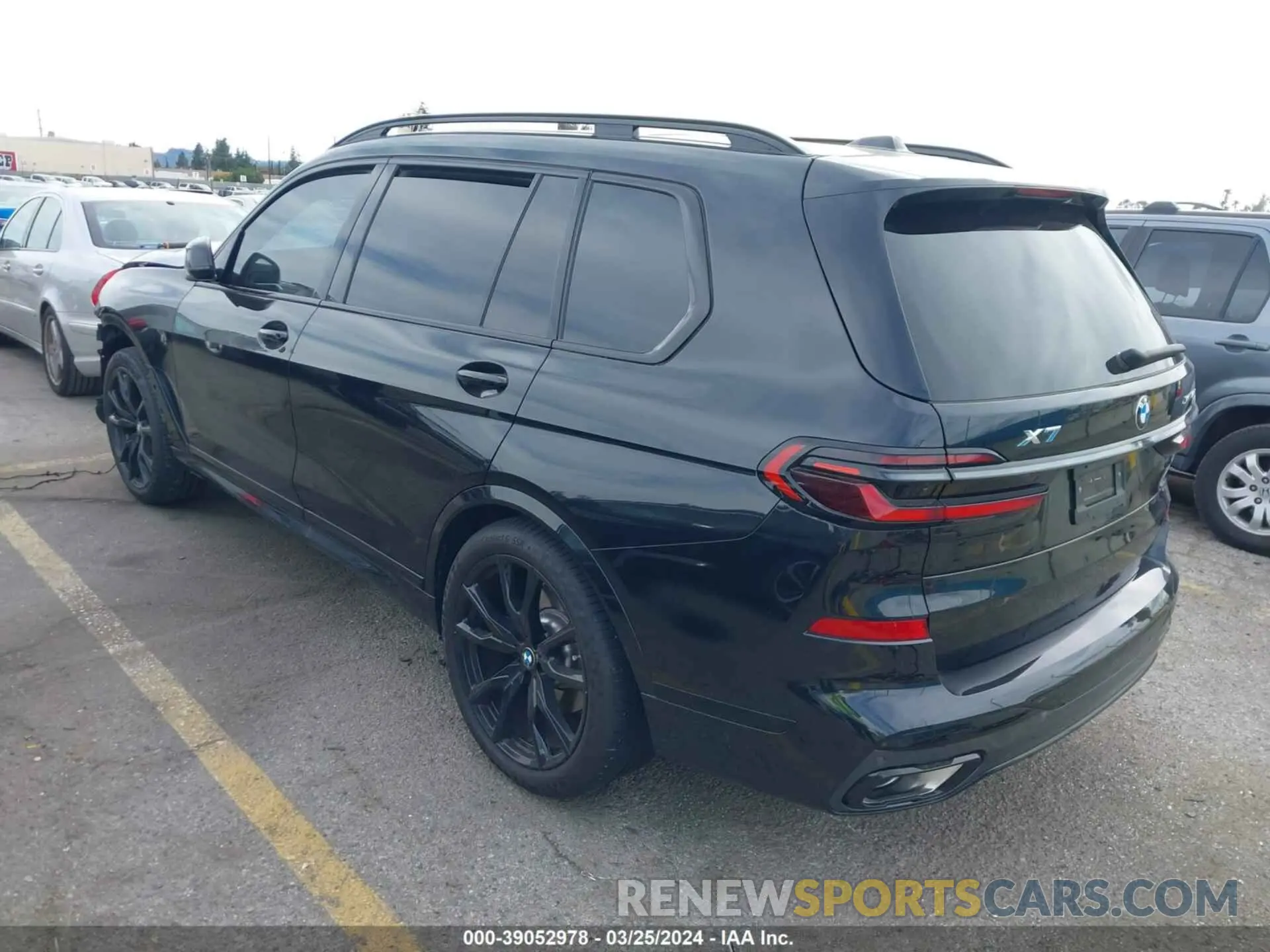 3 Фотография поврежденного автомобиля 5UX23EM07R9T80050 BMW X7 2024