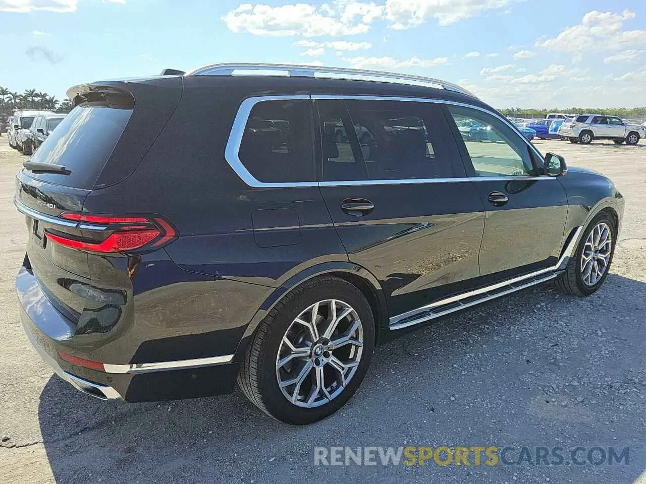 3 Фотография поврежденного автомобиля 5UX23EM07R9V08996 BMW X7 2024