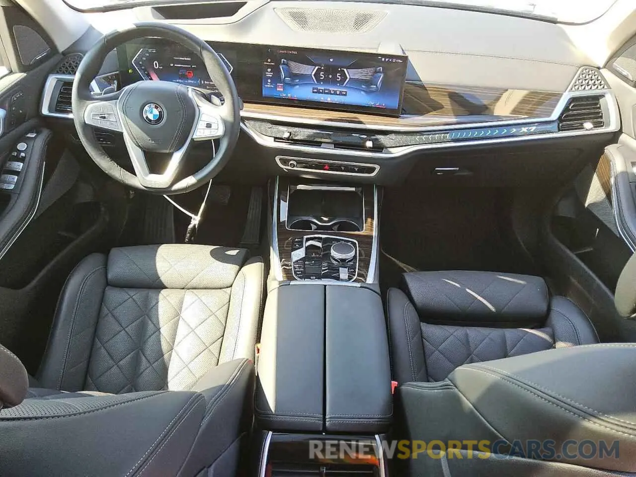 8 Фотография поврежденного автомобиля 5UX23EM07R9V08996 BMW X7 2024