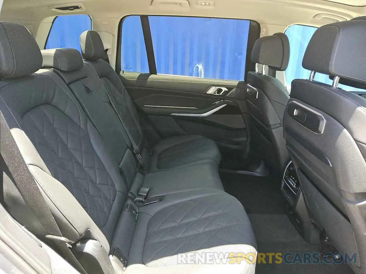 11 Photograph of a damaged car 5UX23EM07R9V10389 BMW X7 2024