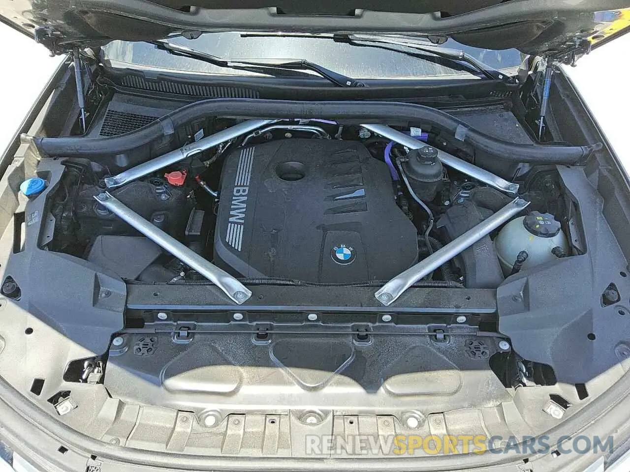 12 Photograph of a damaged car 5UX23EM07R9V10389 BMW X7 2024