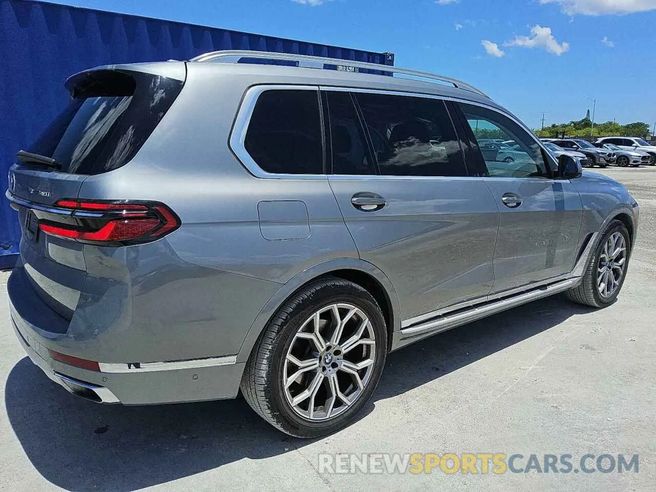 3 Photograph of a damaged car 5UX23EM07R9V10389 BMW X7 2024