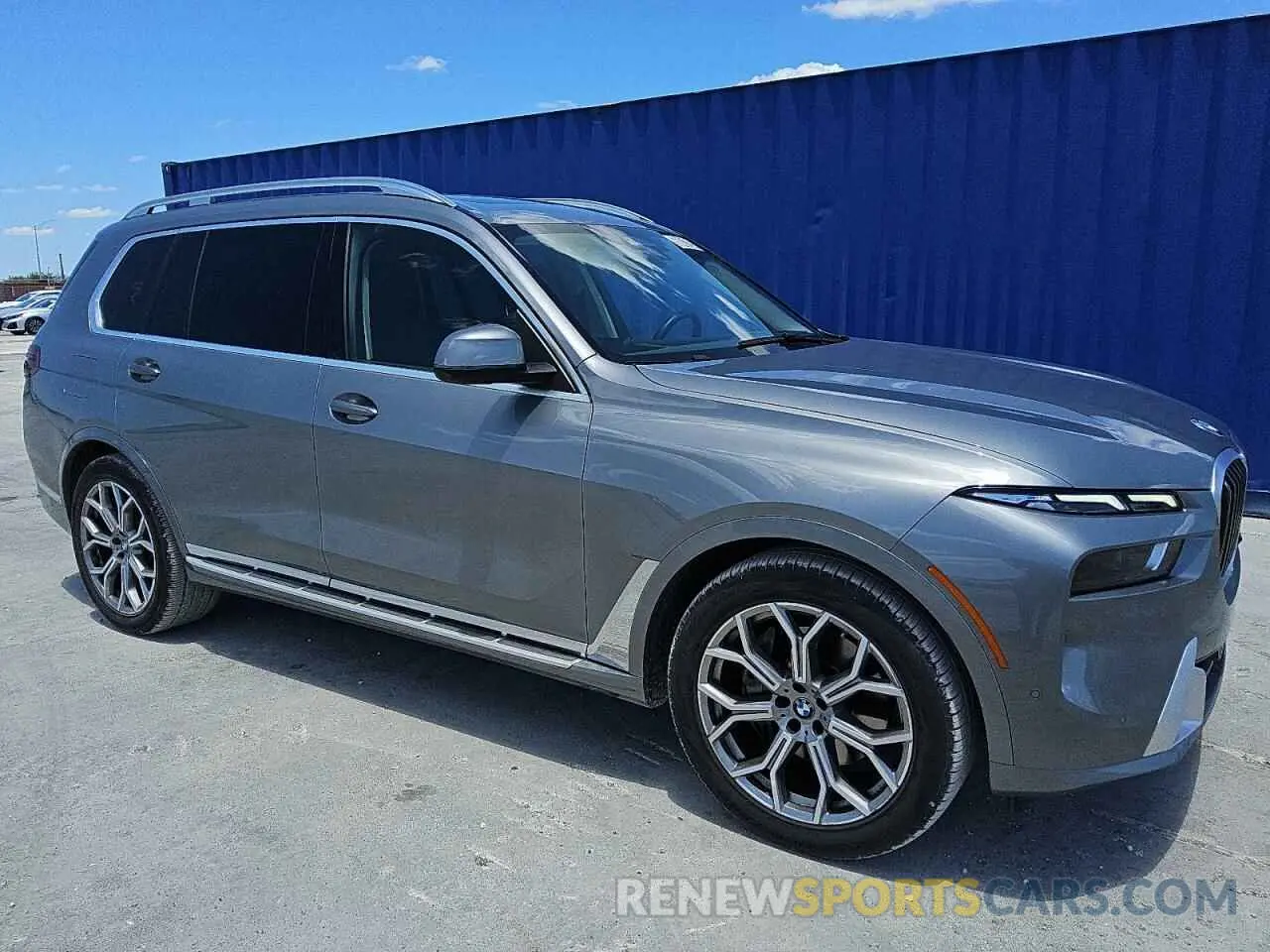 4 Photograph of a damaged car 5UX23EM07R9V10389 BMW X7 2024