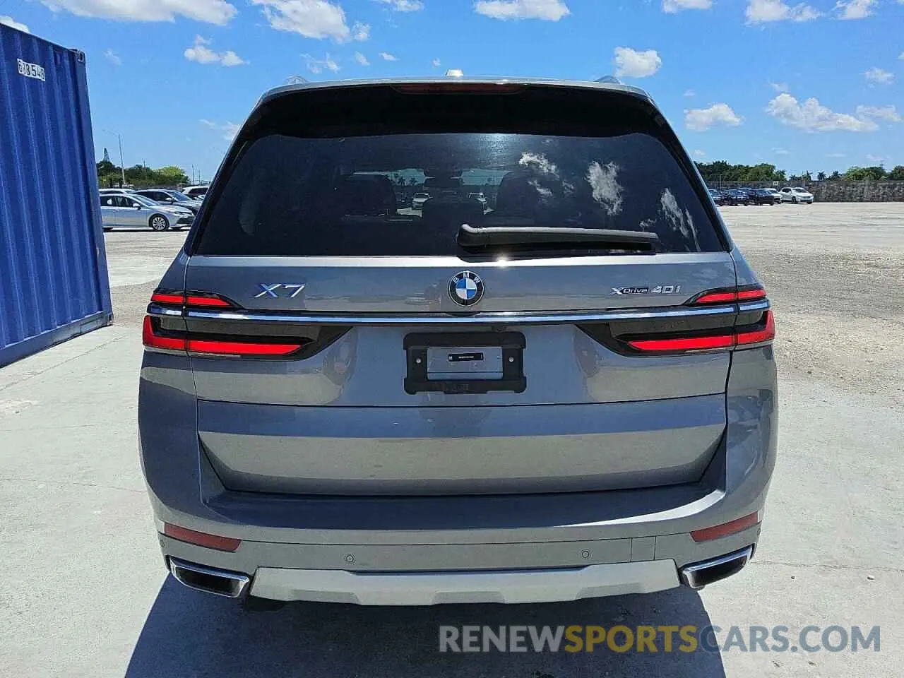 6 Photograph of a damaged car 5UX23EM07R9V10389 BMW X7 2024