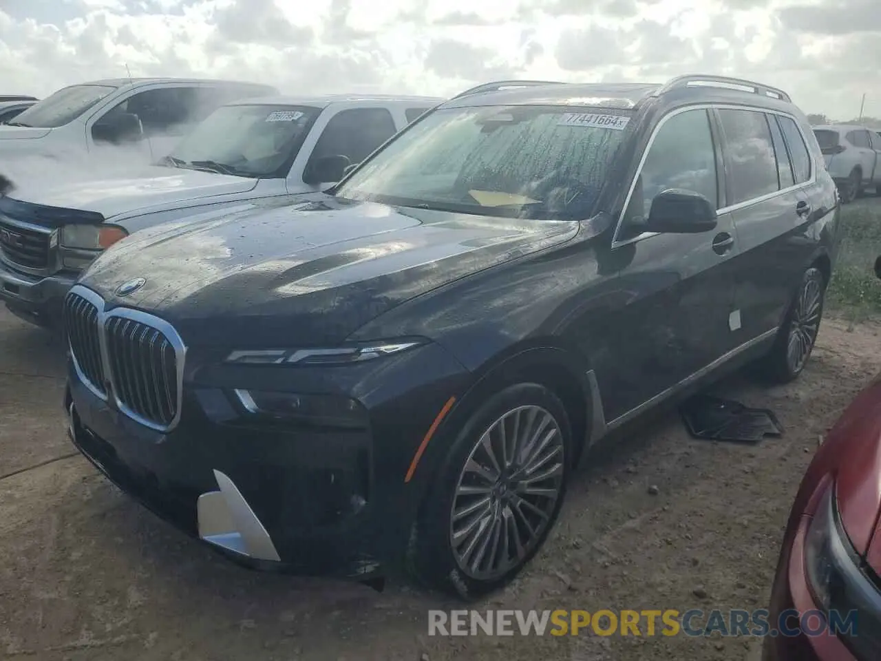 1 Photograph of a damaged car 5UX23EM07R9V13504 BMW X7 2024