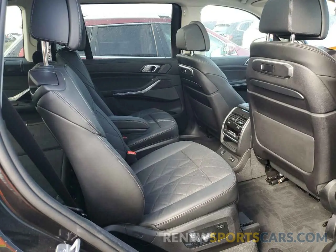 11 Photograph of a damaged car 5UX23EM07R9V13504 BMW X7 2024