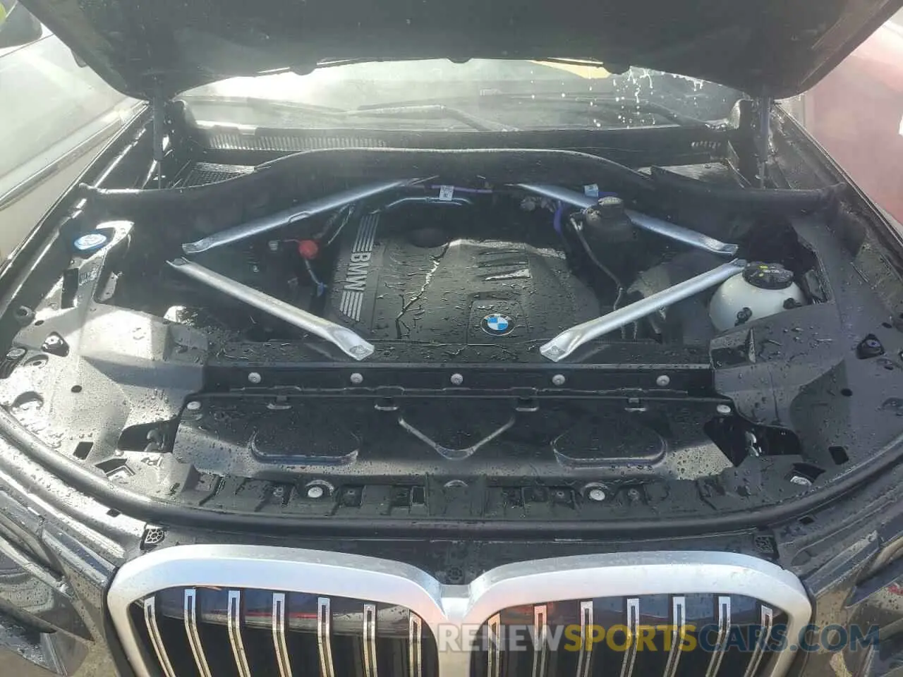 12 Photograph of a damaged car 5UX23EM07R9V13504 BMW X7 2024