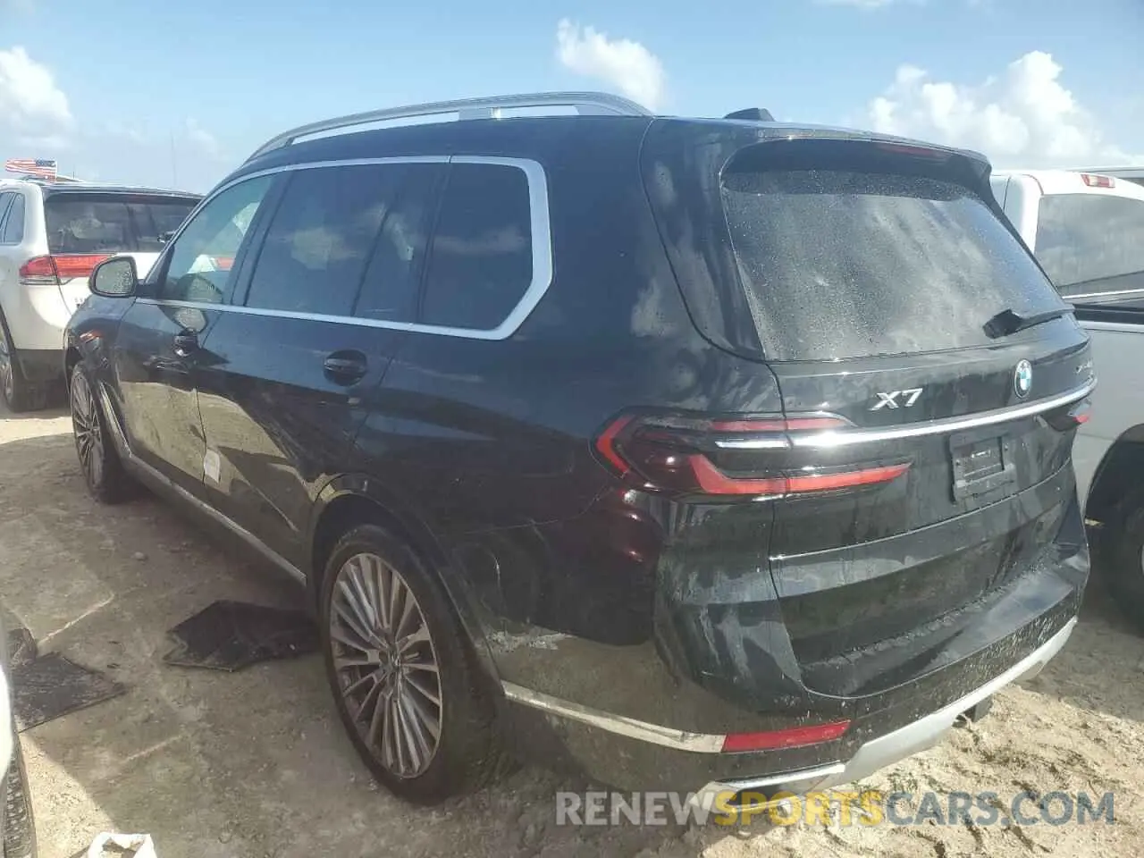 2 Photograph of a damaged car 5UX23EM07R9V13504 BMW X7 2024