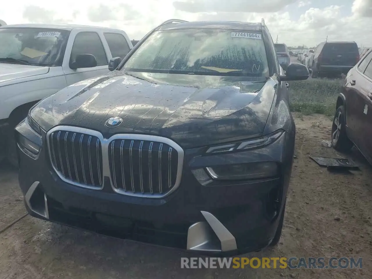 5 Photograph of a damaged car 5UX23EM07R9V13504 BMW X7 2024