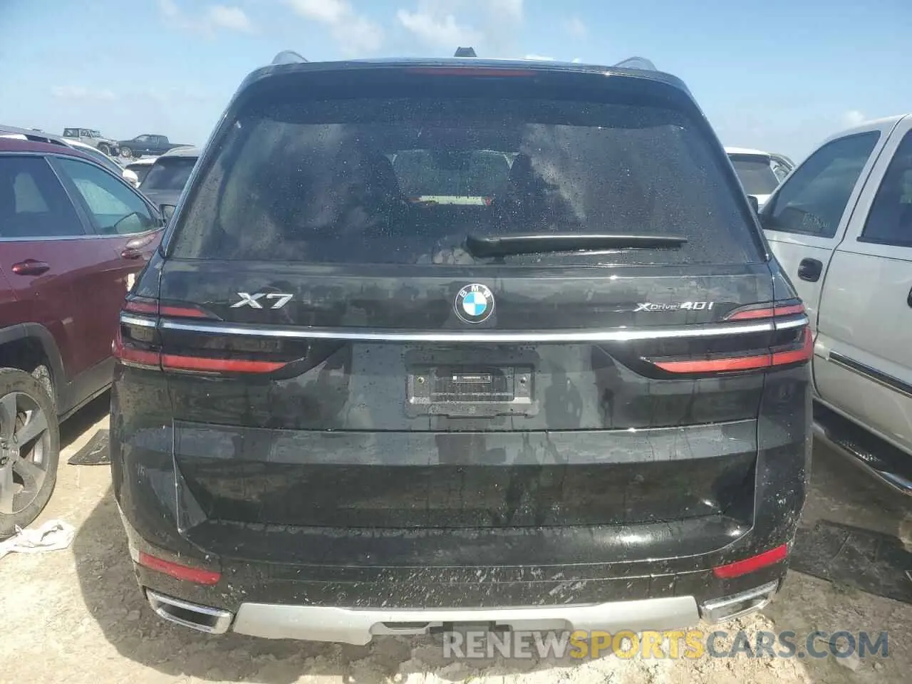 6 Photograph of a damaged car 5UX23EM07R9V13504 BMW X7 2024