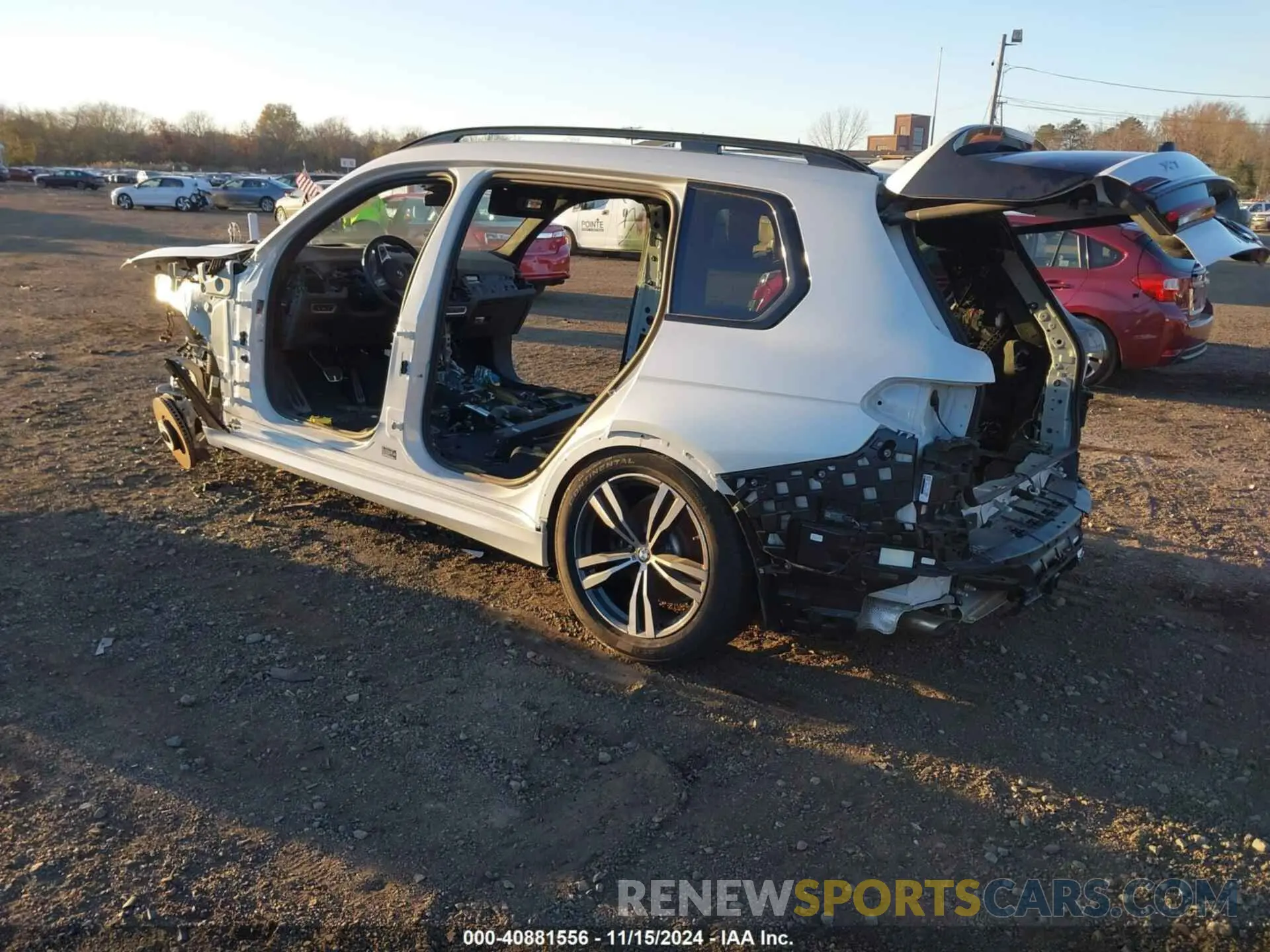 3 Photograph of a damaged car 5UX23EM08R9S38676 BMW X7 2024