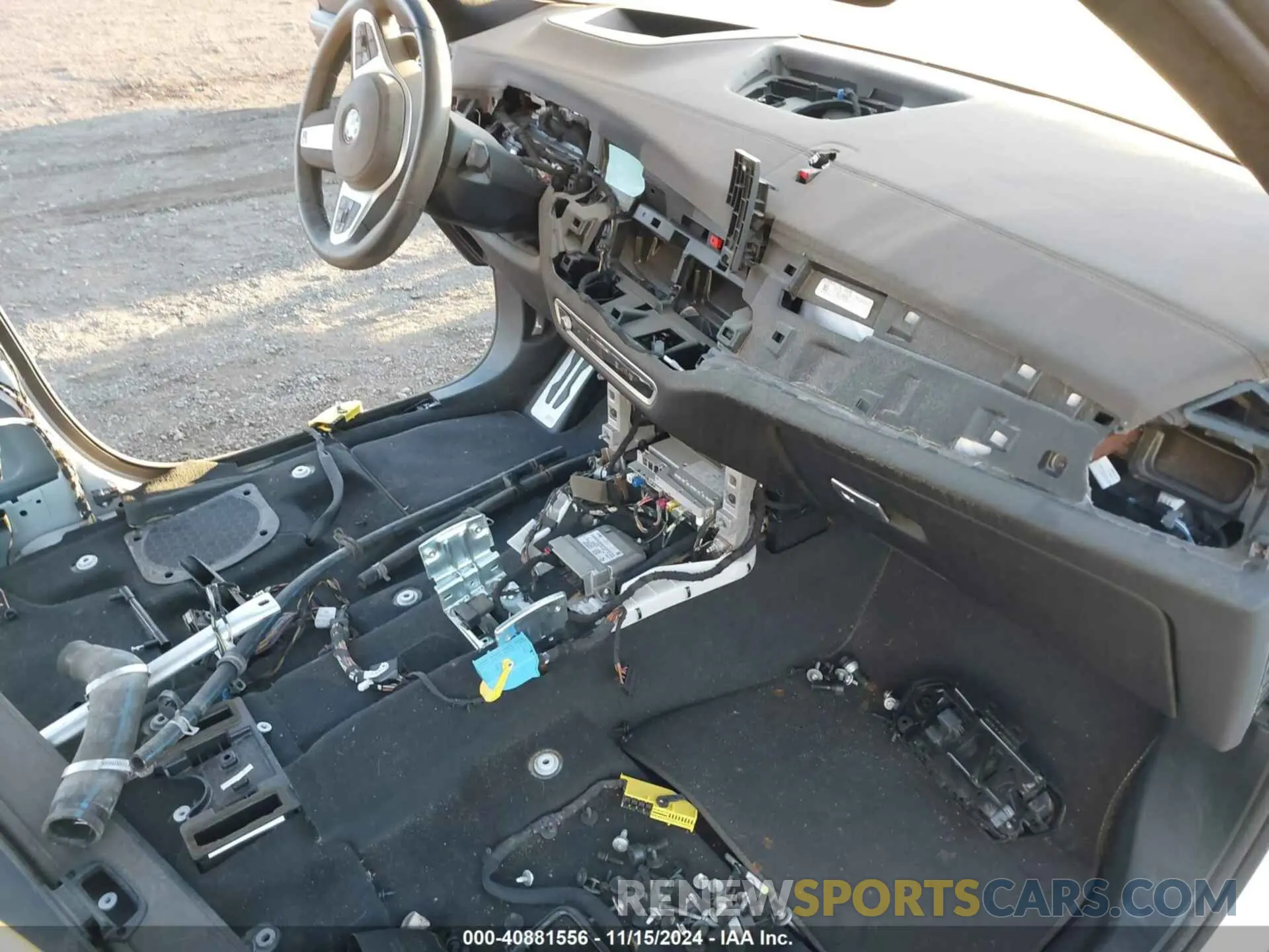 5 Photograph of a damaged car 5UX23EM08R9S38676 BMW X7 2024