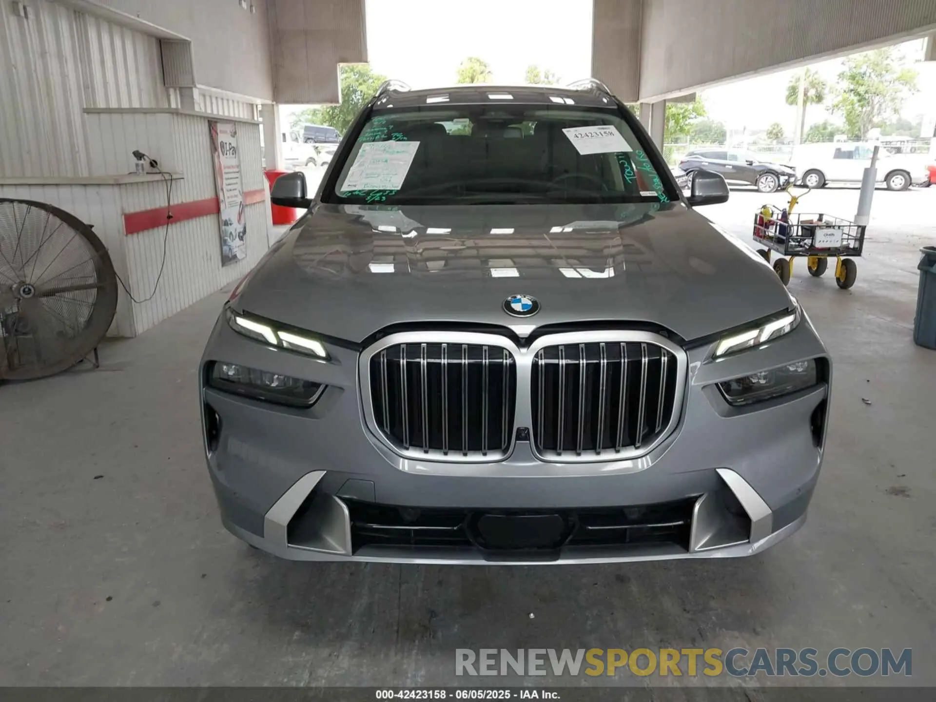 12 Photograph of a damaged car 5UX23EM09R9S95257 BMW X7 2024
