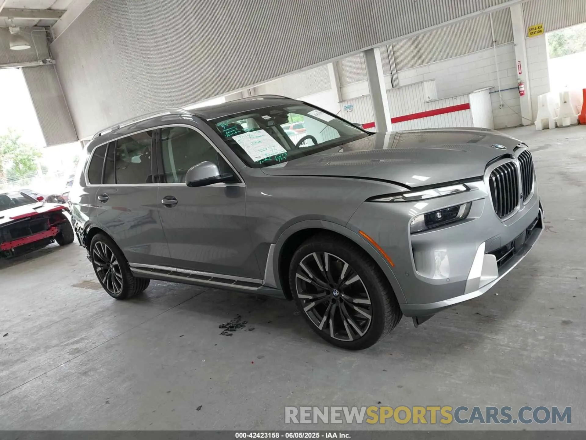 13 Photograph of a damaged car 5UX23EM09R9S95257 BMW X7 2024