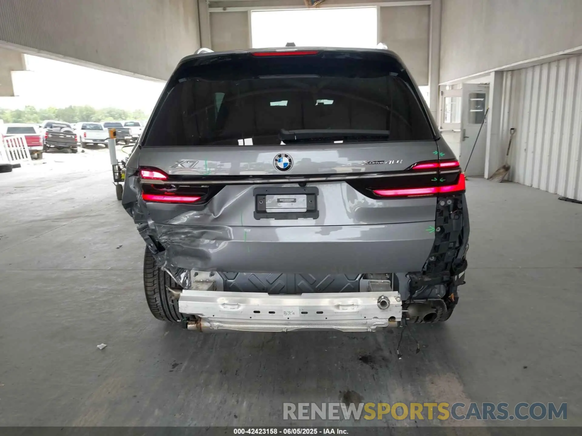 16 Photograph of a damaged car 5UX23EM09R9S95257 BMW X7 2024
