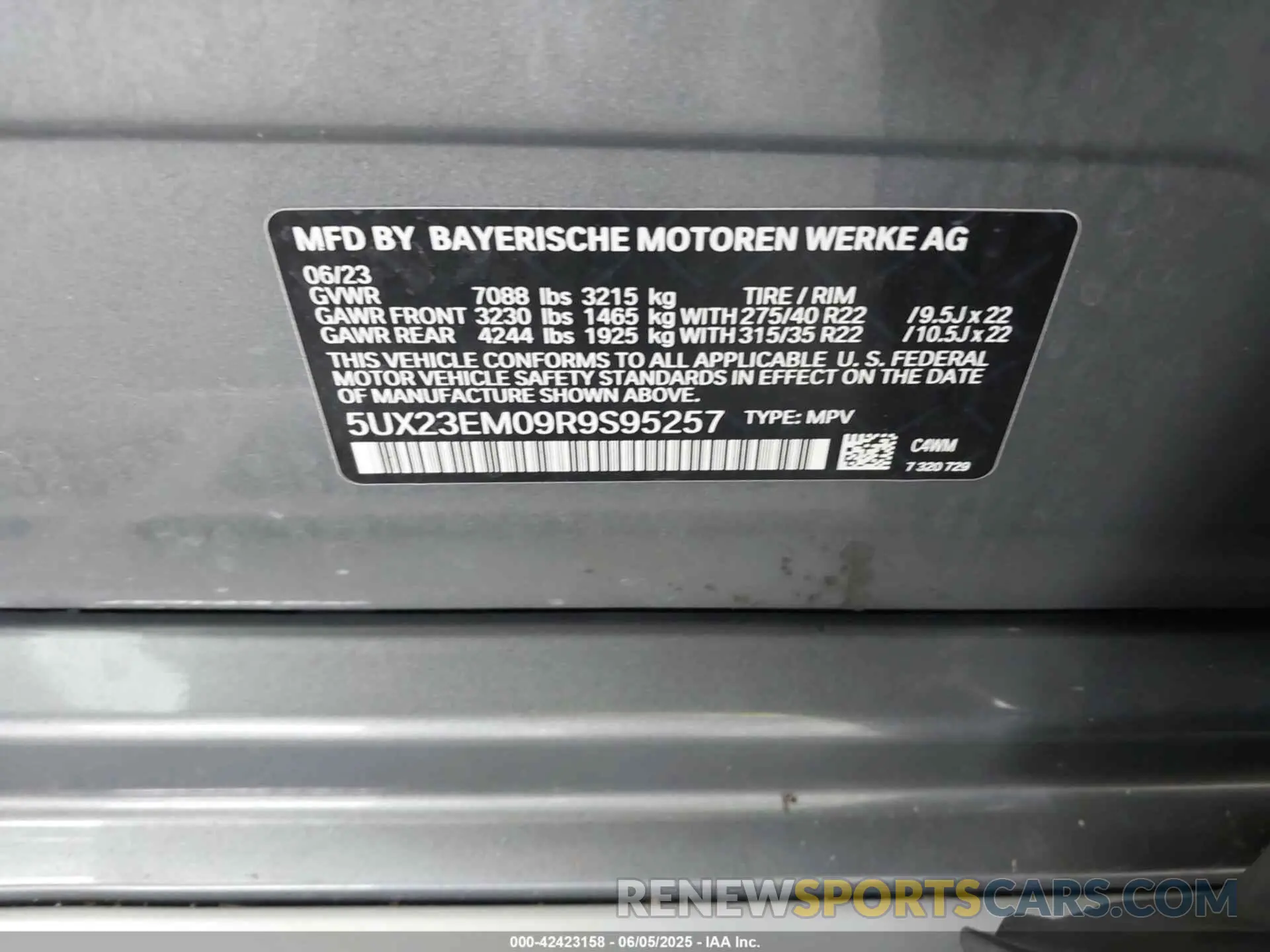 9 Photograph of a damaged car 5UX23EM09R9S95257 BMW X7 2024