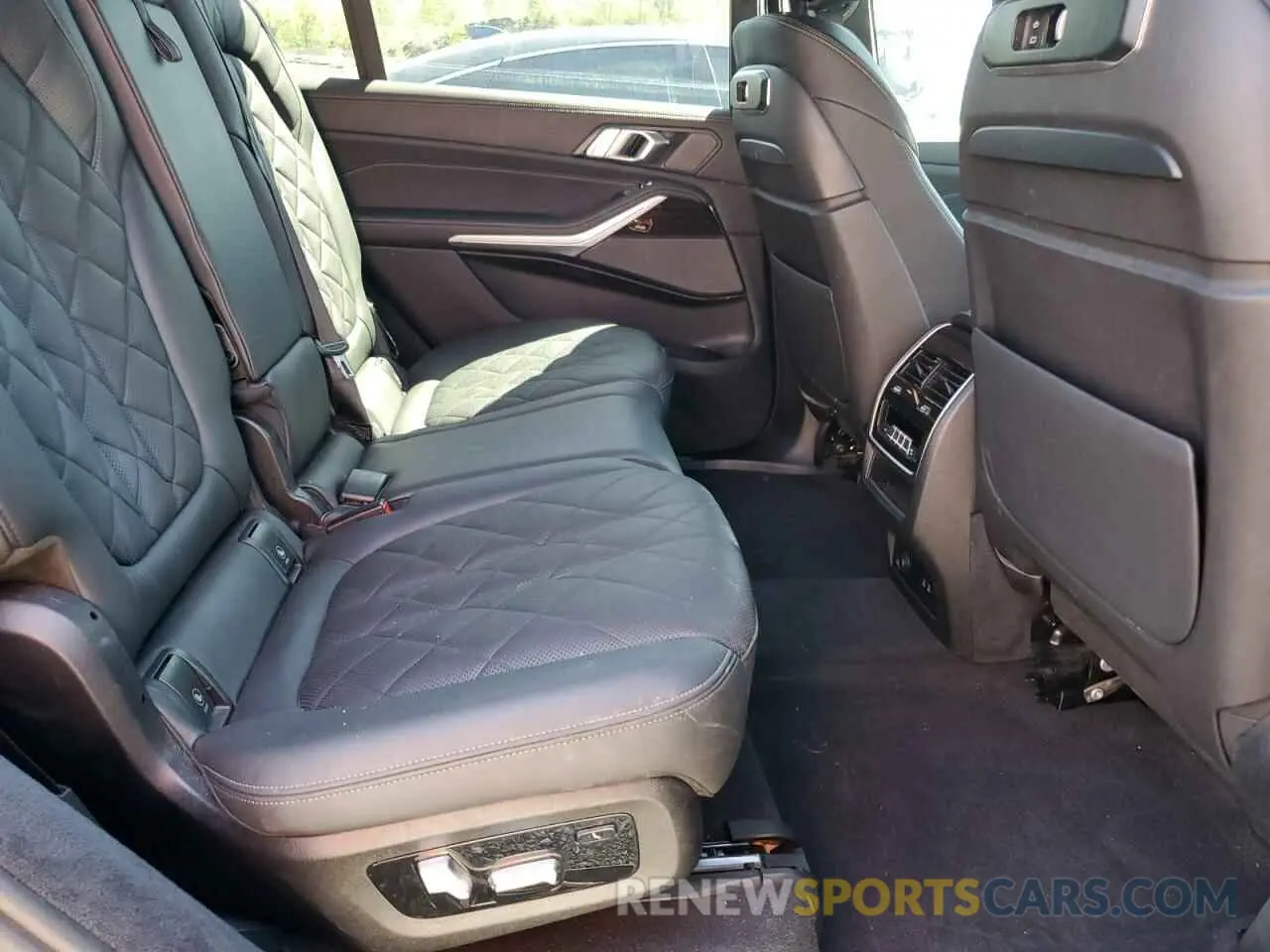 11 Photograph of a damaged car 5UX23EM09R9T85217 BMW X7 2024
